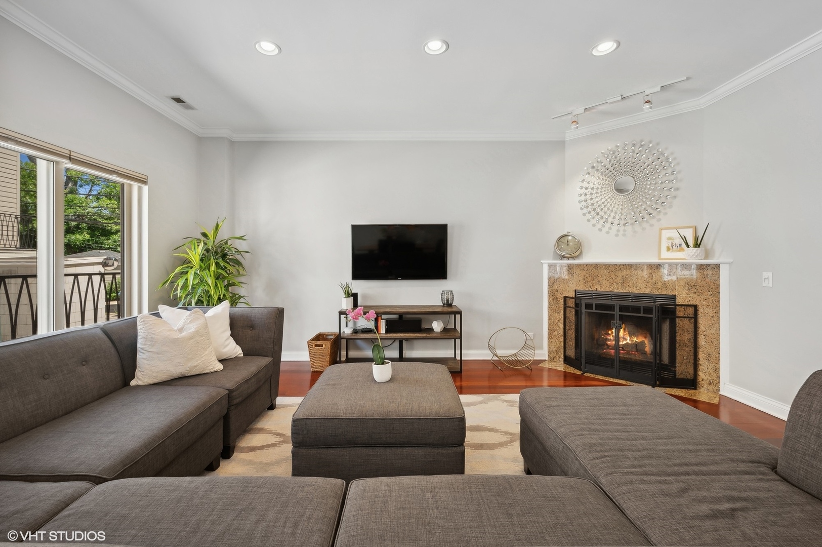 3711 N Milwaukee Avenue Unit: 5