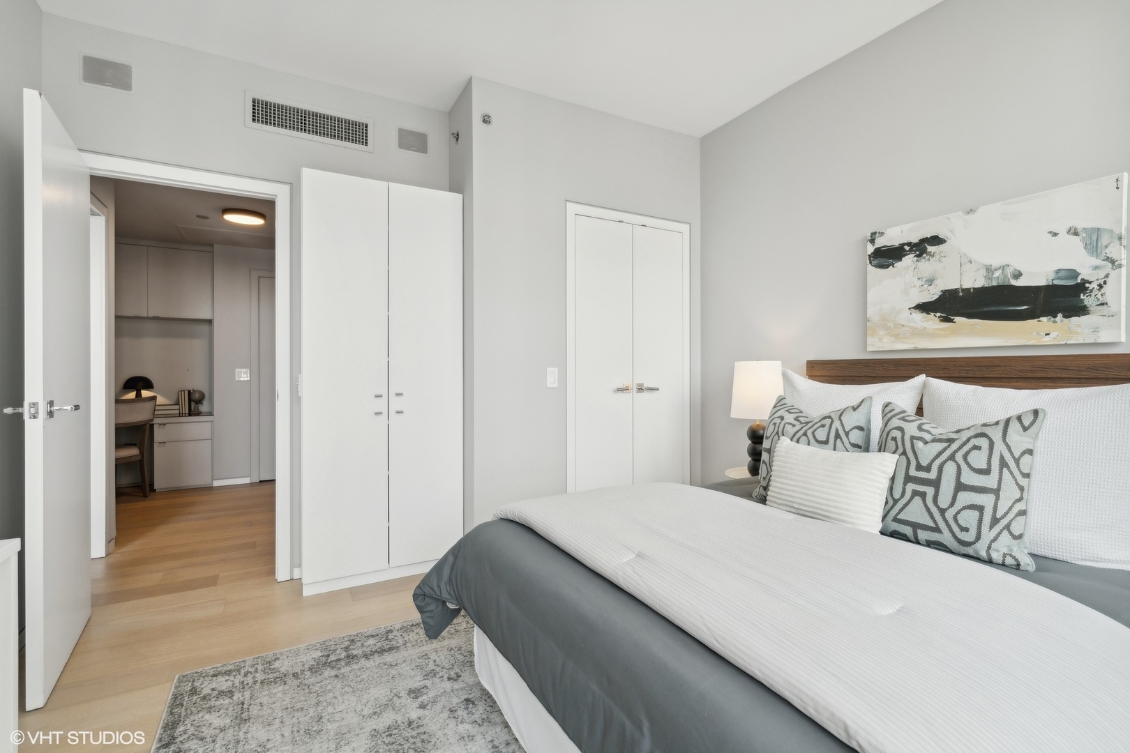 21 E Huron Street Unit: 2101