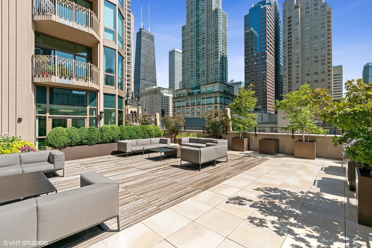 21 E Huron Street Unit: 2101