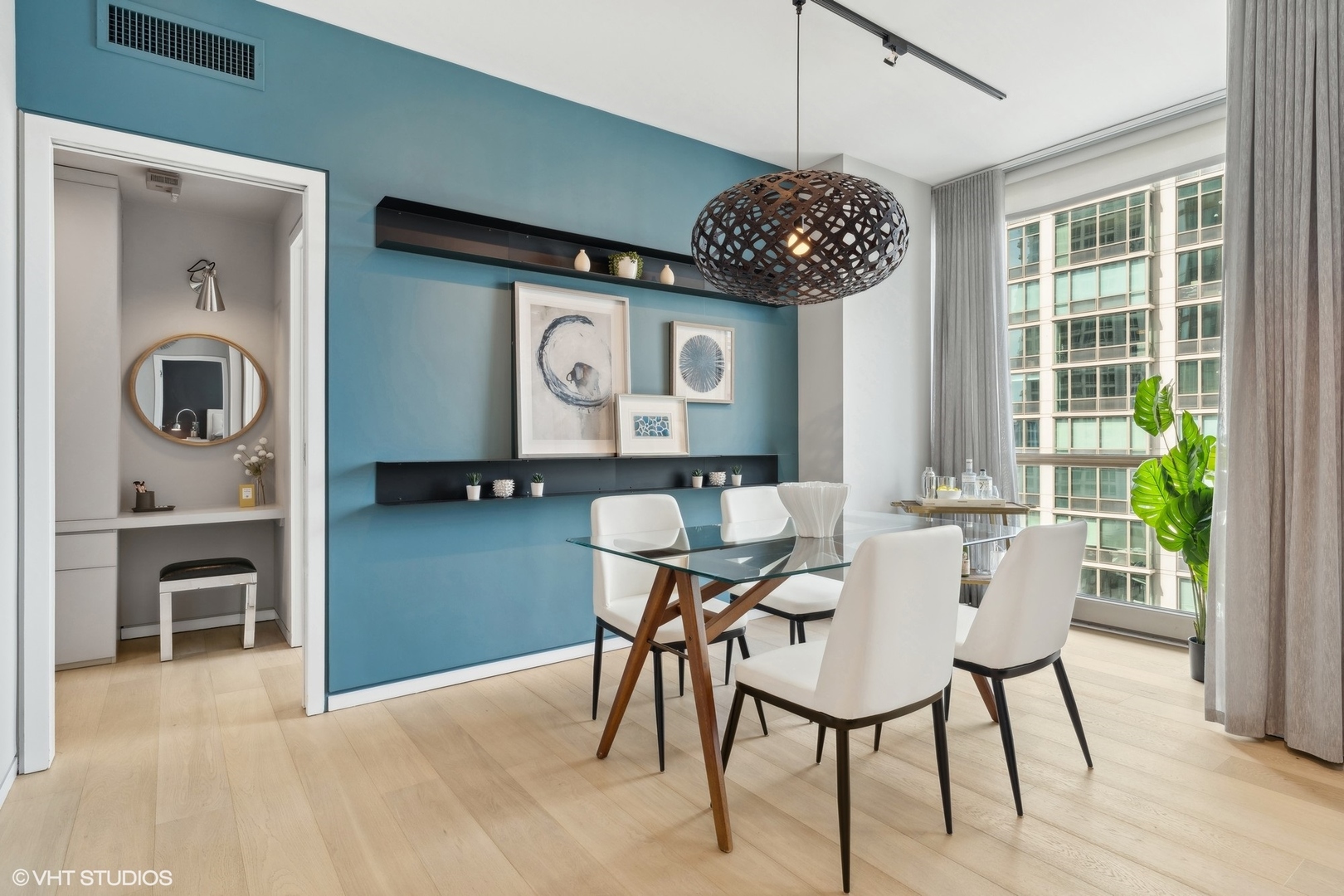 21 E Huron Street Unit: 2101