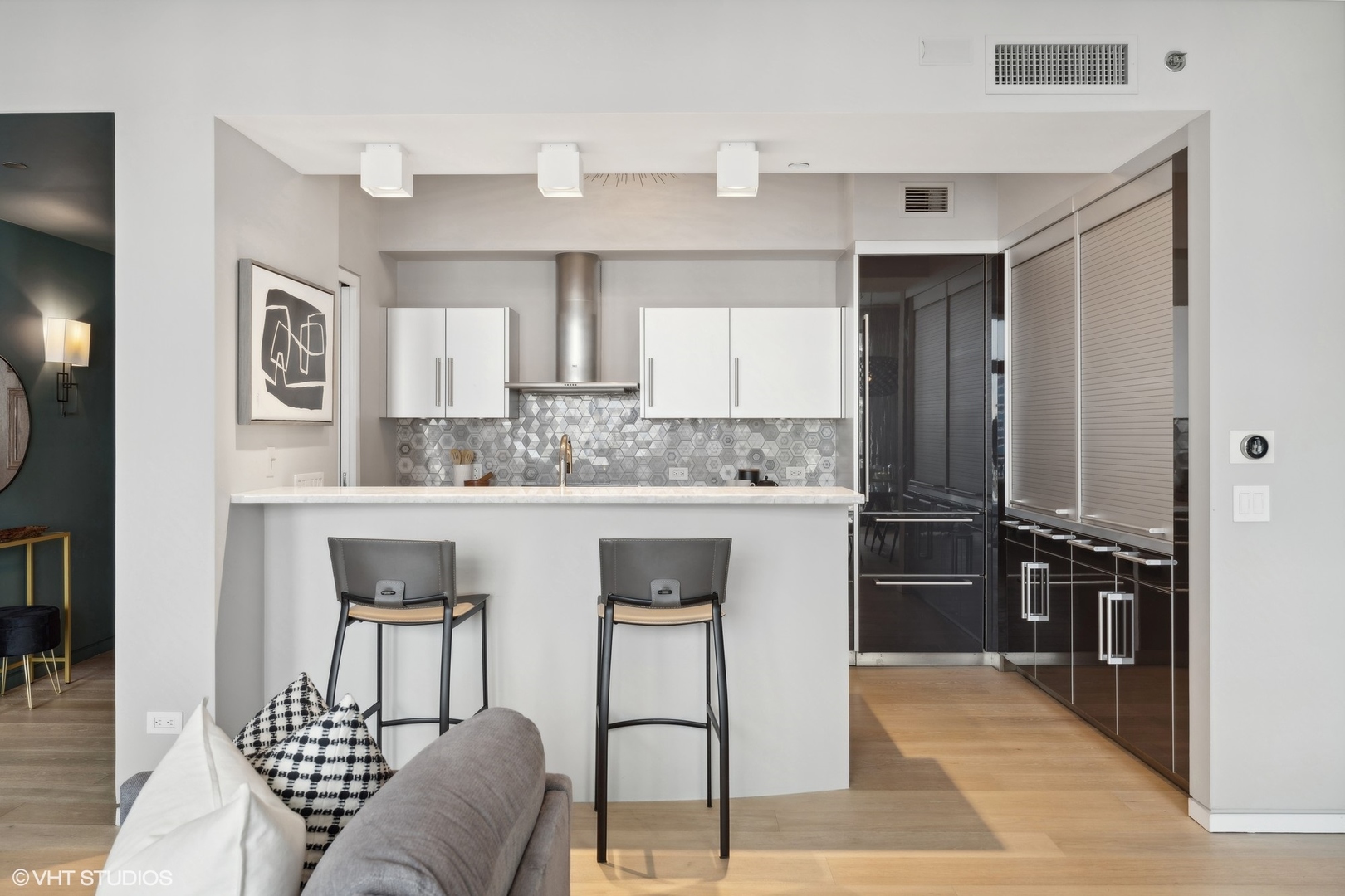 21 E Huron Street Unit: 2101