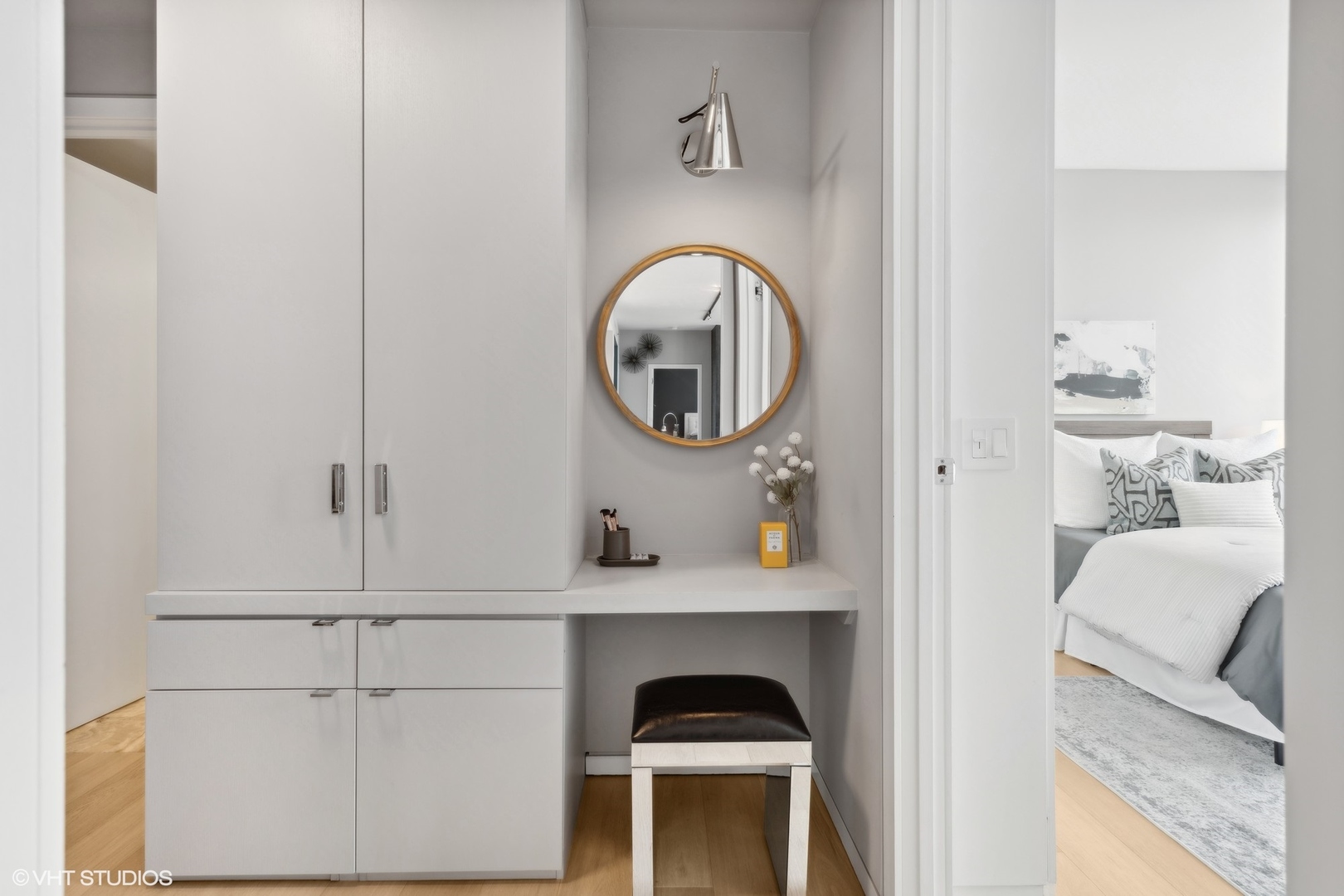 21 E Huron Street Unit: 2101