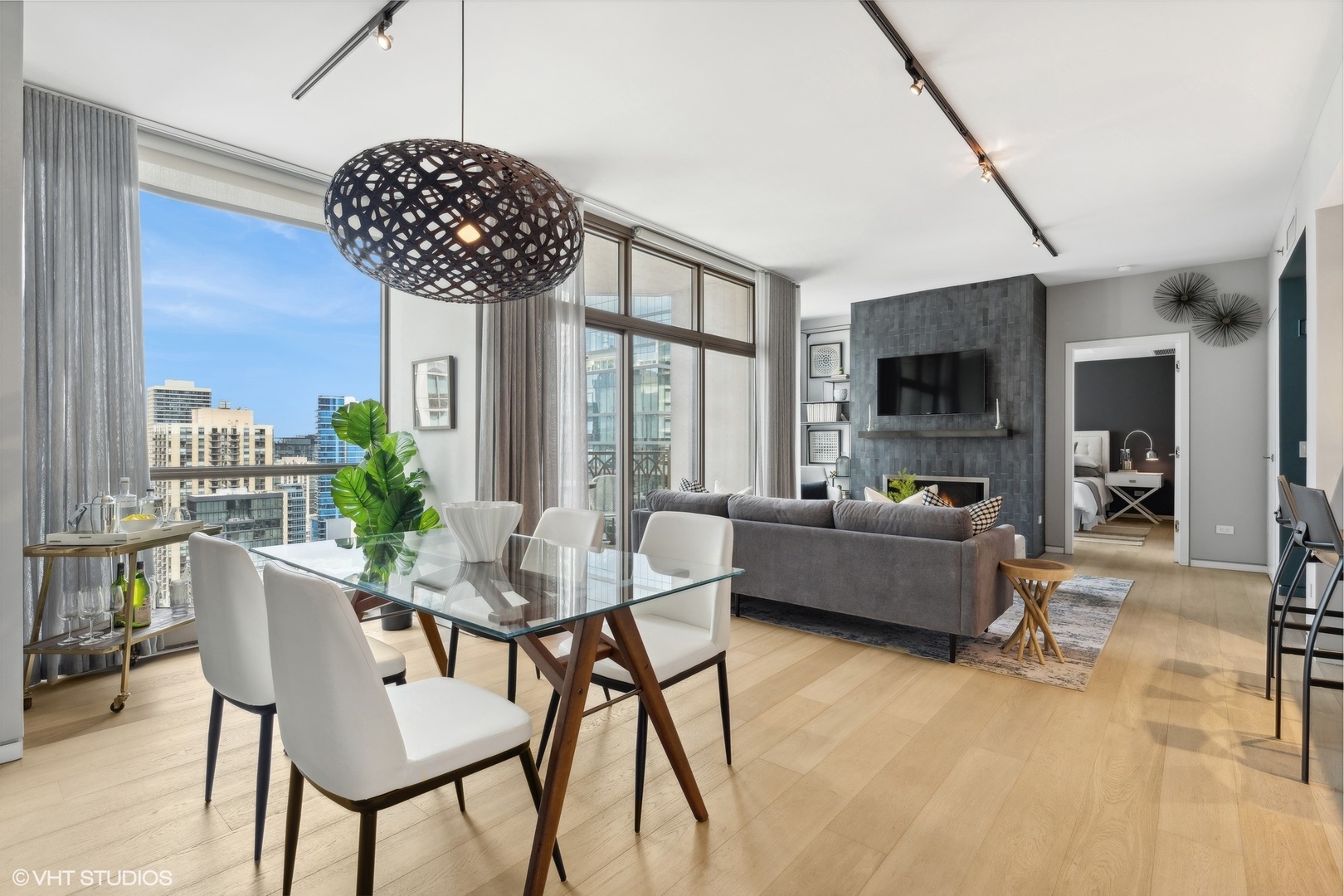 21 E Huron Street Unit: 2101