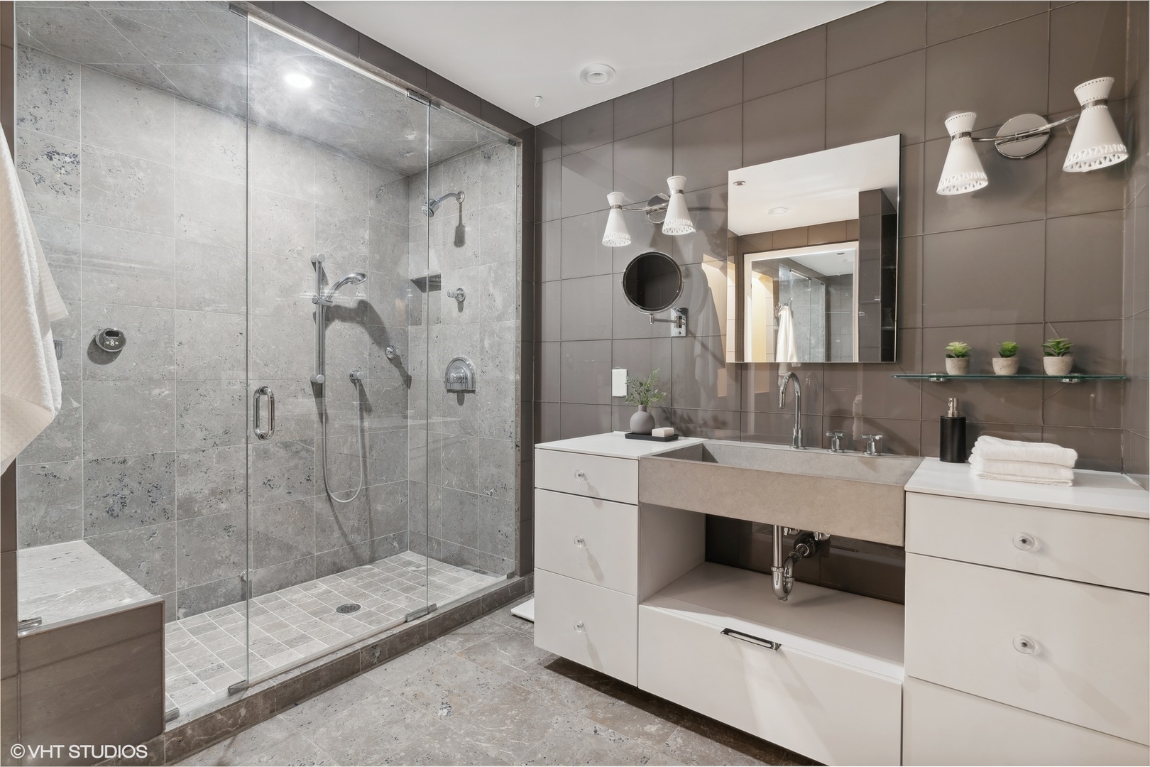 21 E Huron Street Unit: 2101