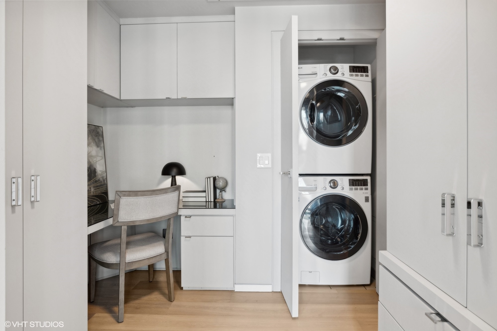 21 E Huron Street Unit: 2101