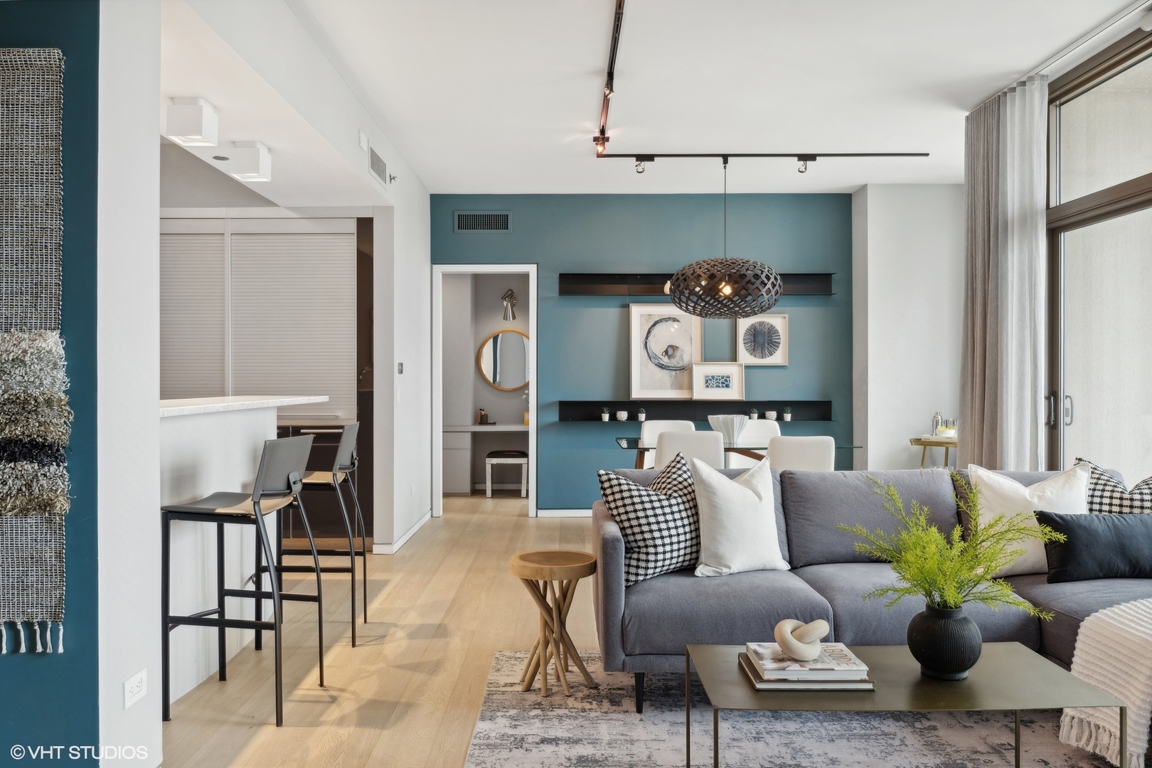 21 E Huron Street Unit: 2101