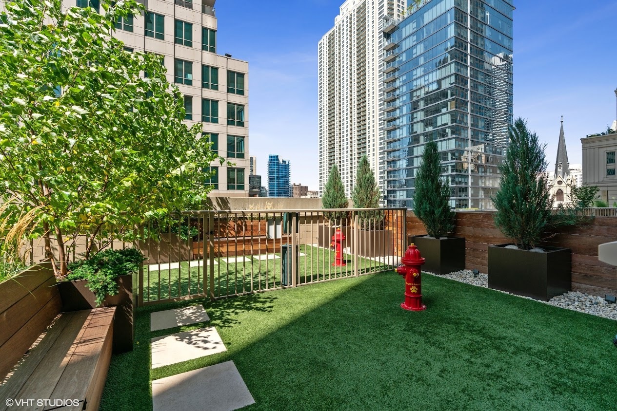 21 E Huron Street Unit: 2101