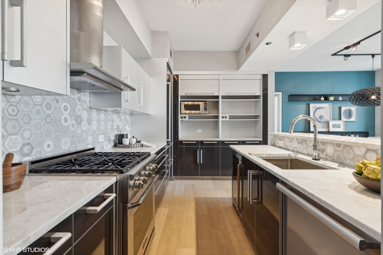 21 E Huron Street Unit: 2101