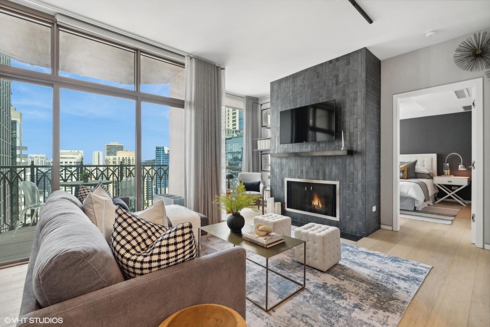 21 E Huron Street Unit: 2101