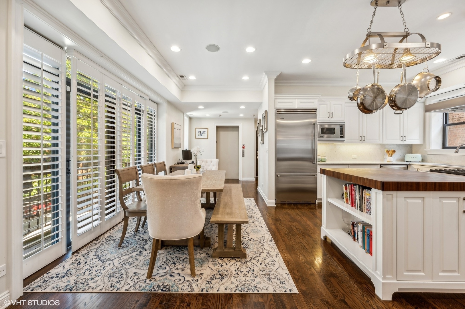 632 W Barry Avenue Unit: 2S