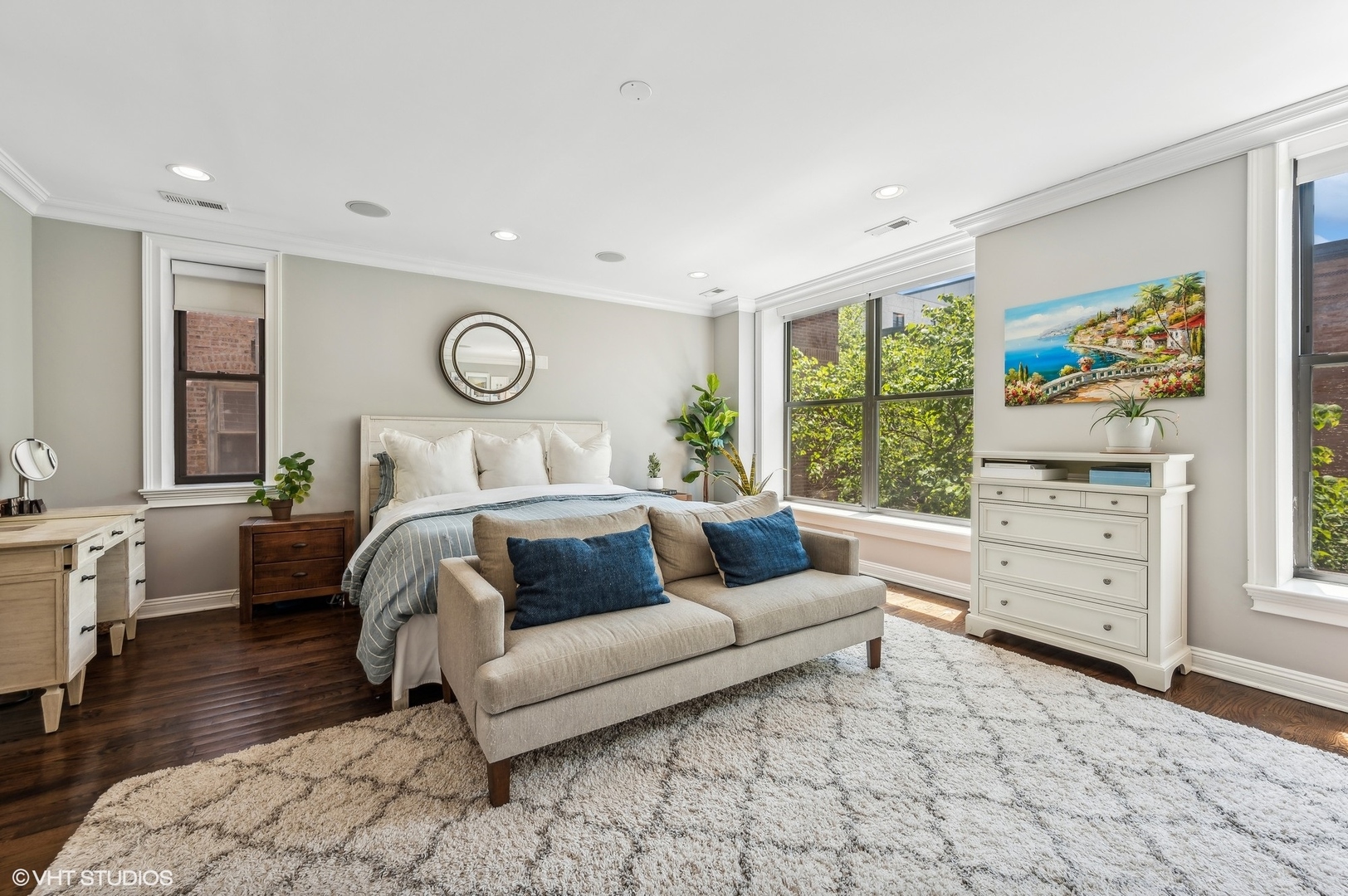 632 W Barry Avenue Unit: 2S