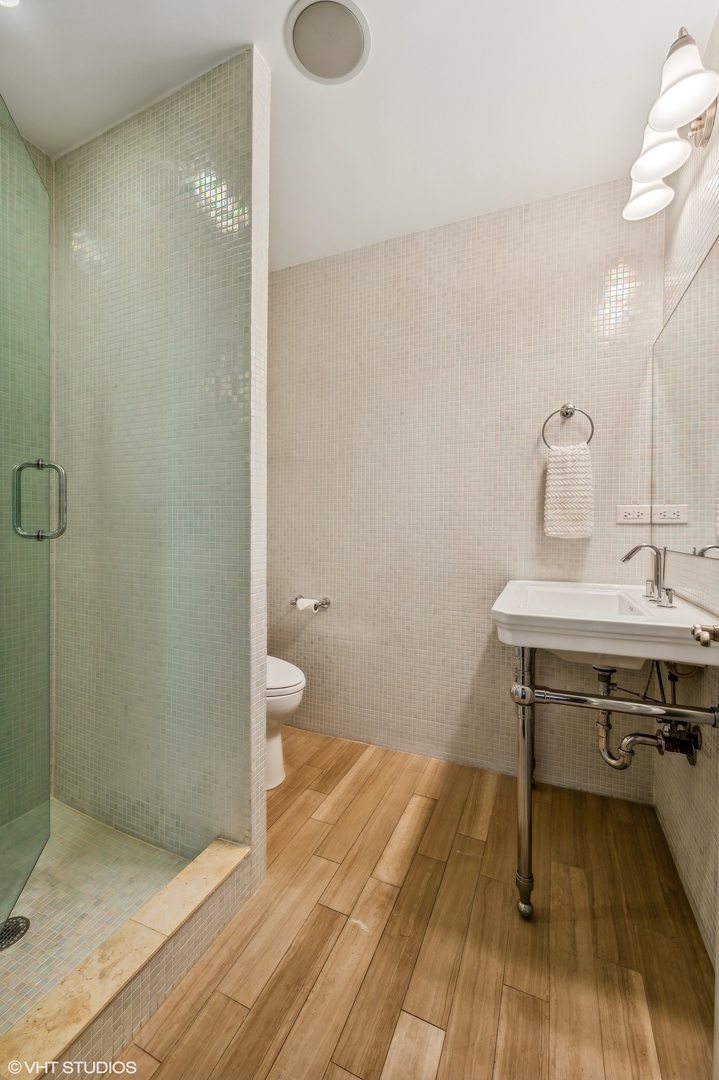 632 W Barry Avenue Unit: 2S