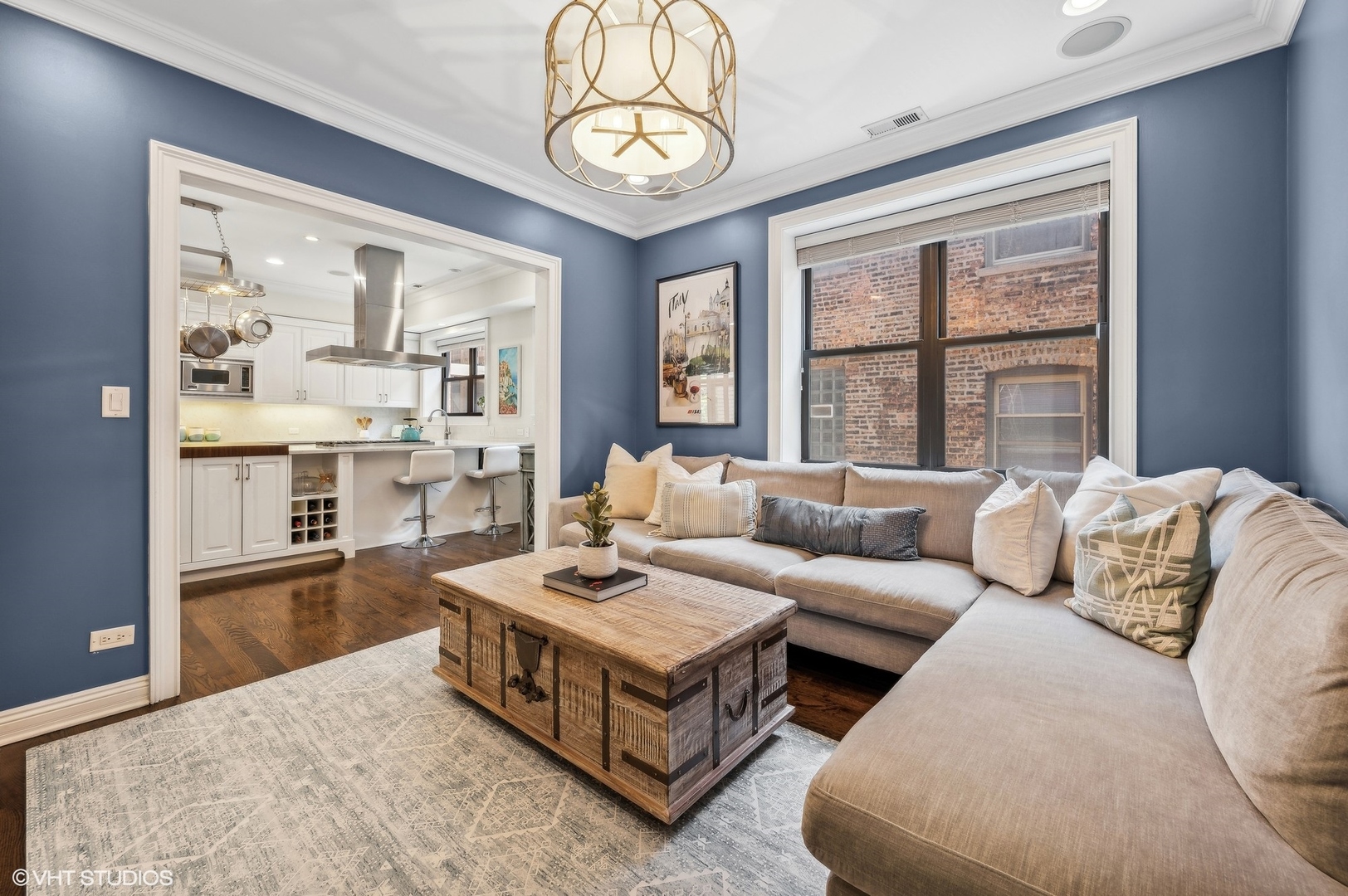 632 W Barry Avenue Unit: 2S