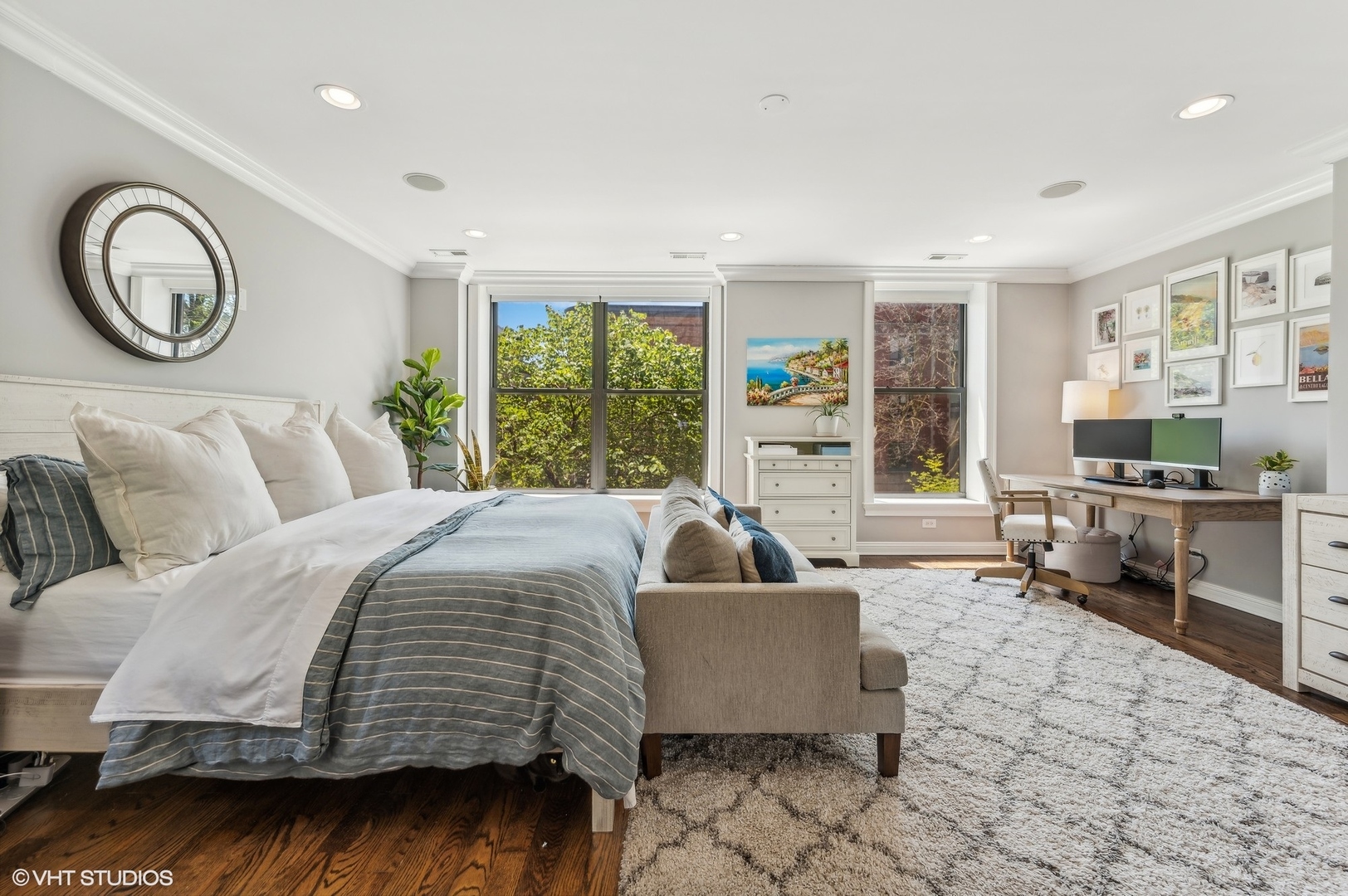 632 W Barry Avenue Unit: 2S