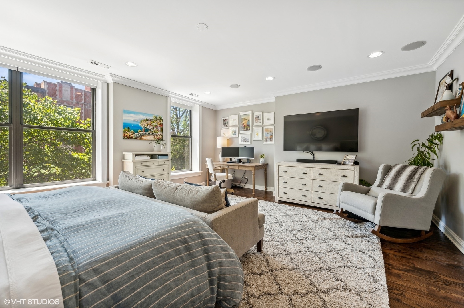 632 W Barry Avenue Unit: 2S