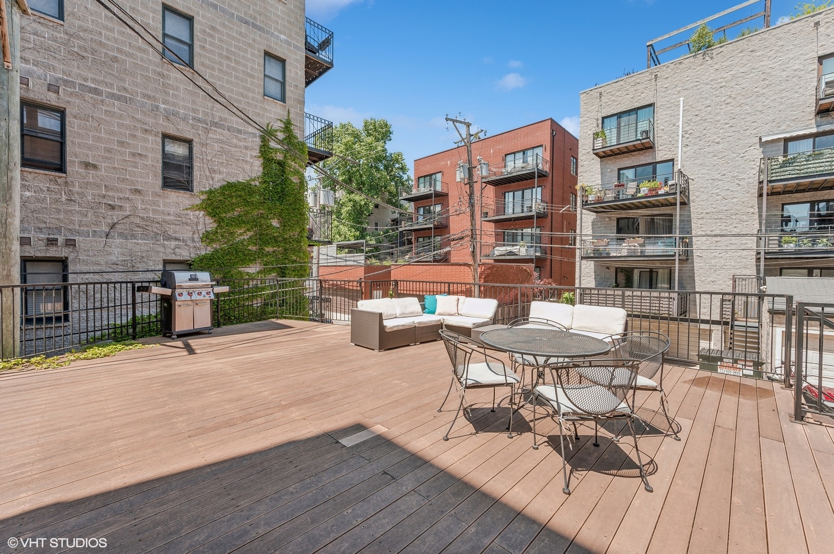 632 W Barry Avenue Unit: 2S