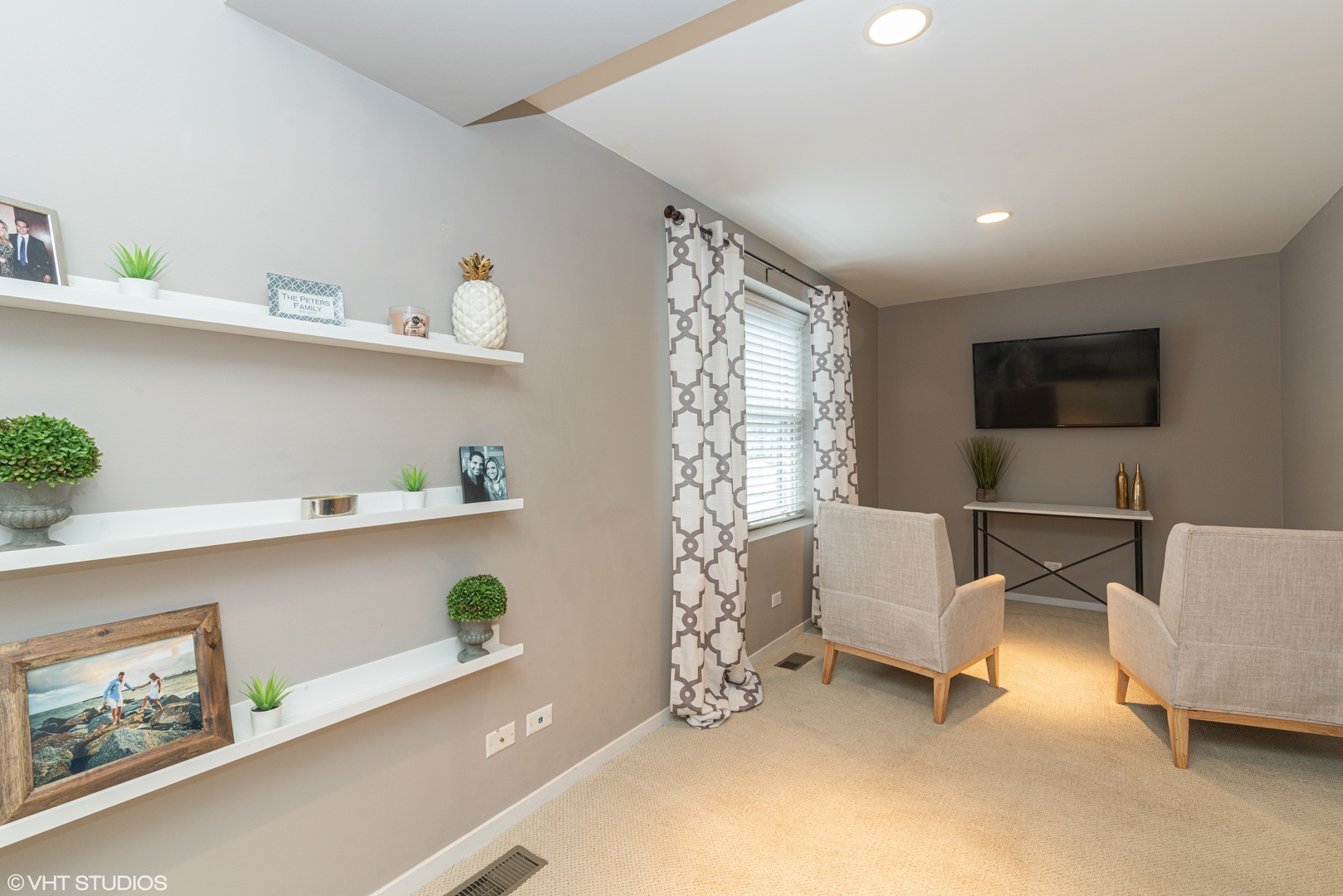 2126 W Crystal Street Unit: 3