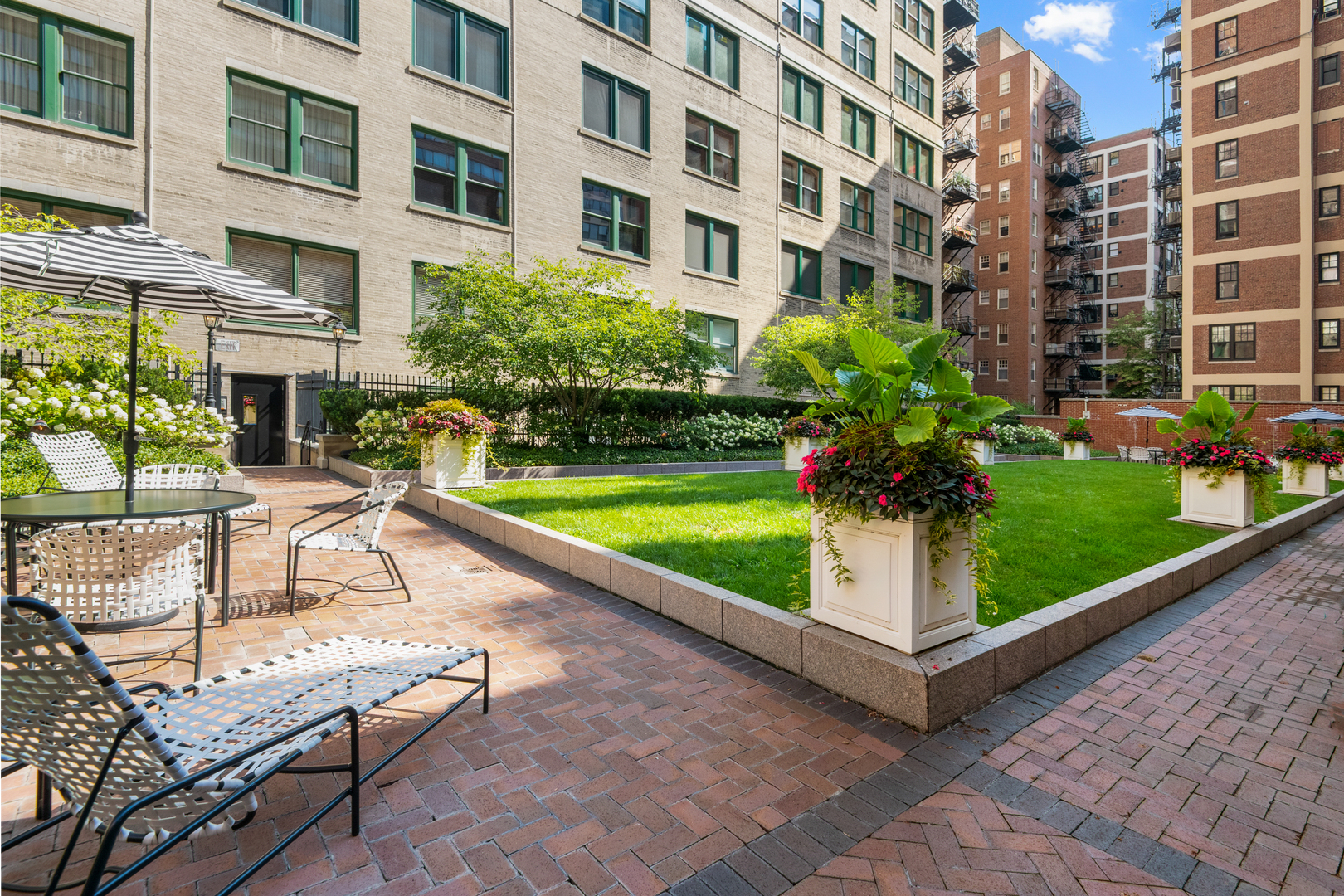 209 E LAKE SHORE Drive Unit: 14