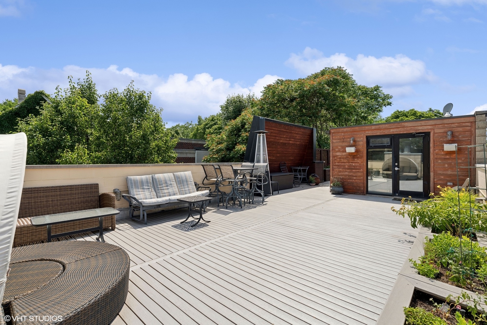 2611 N Magnolia Avenue