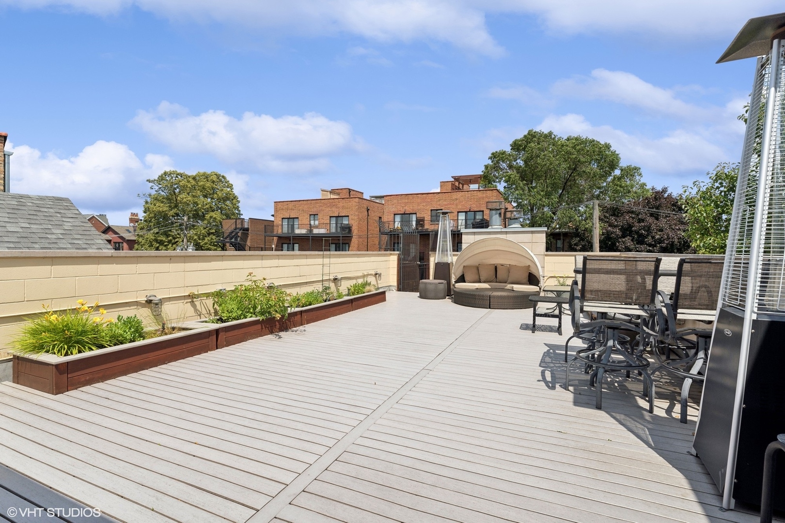 2611 N Magnolia Avenue