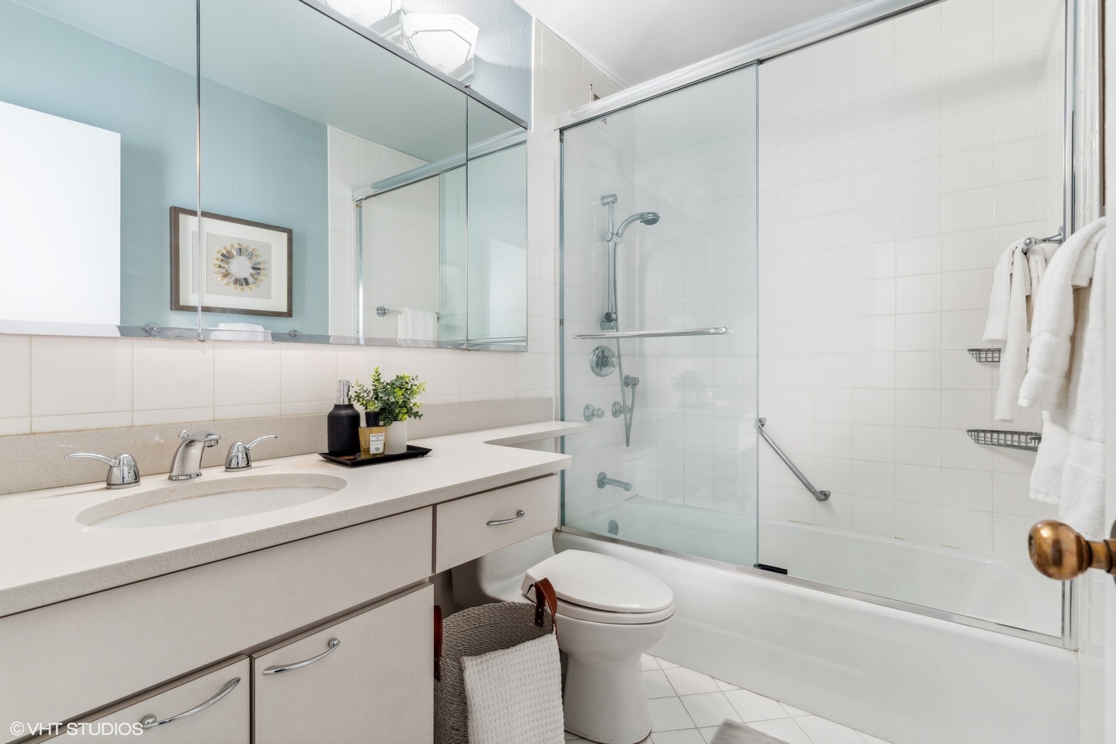 100 E Bellevue Place Unit: 18D