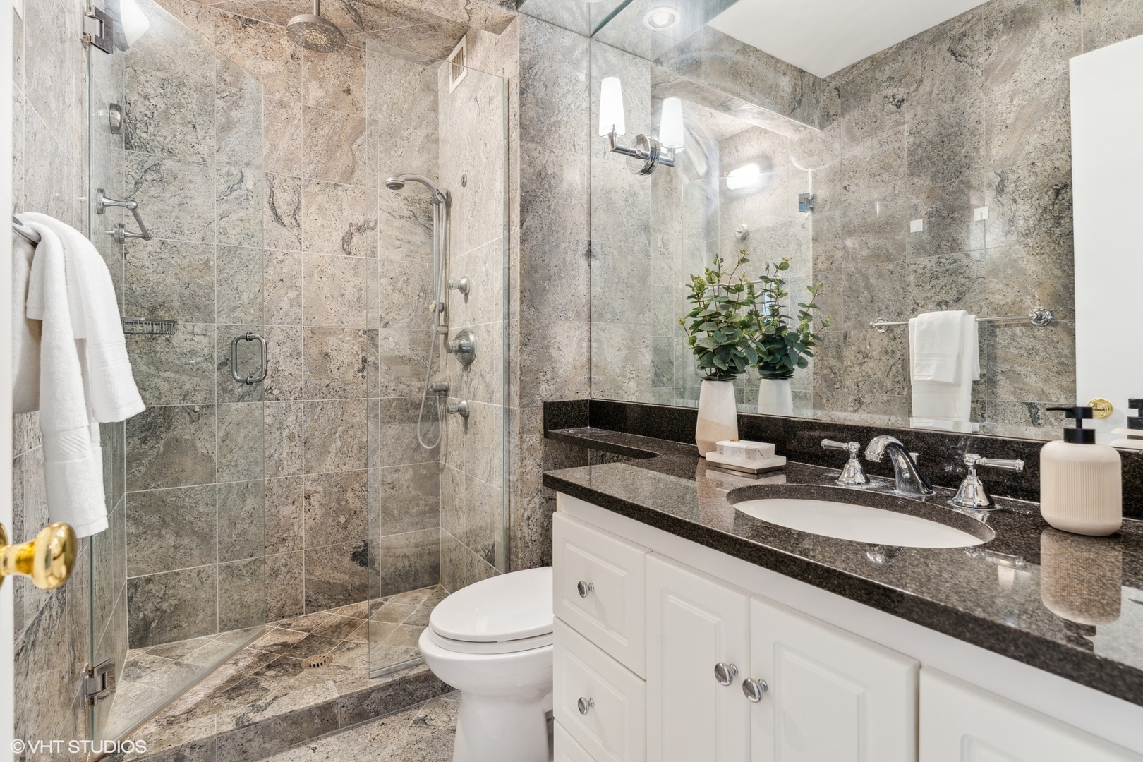100 E Bellevue Place Unit: 18D