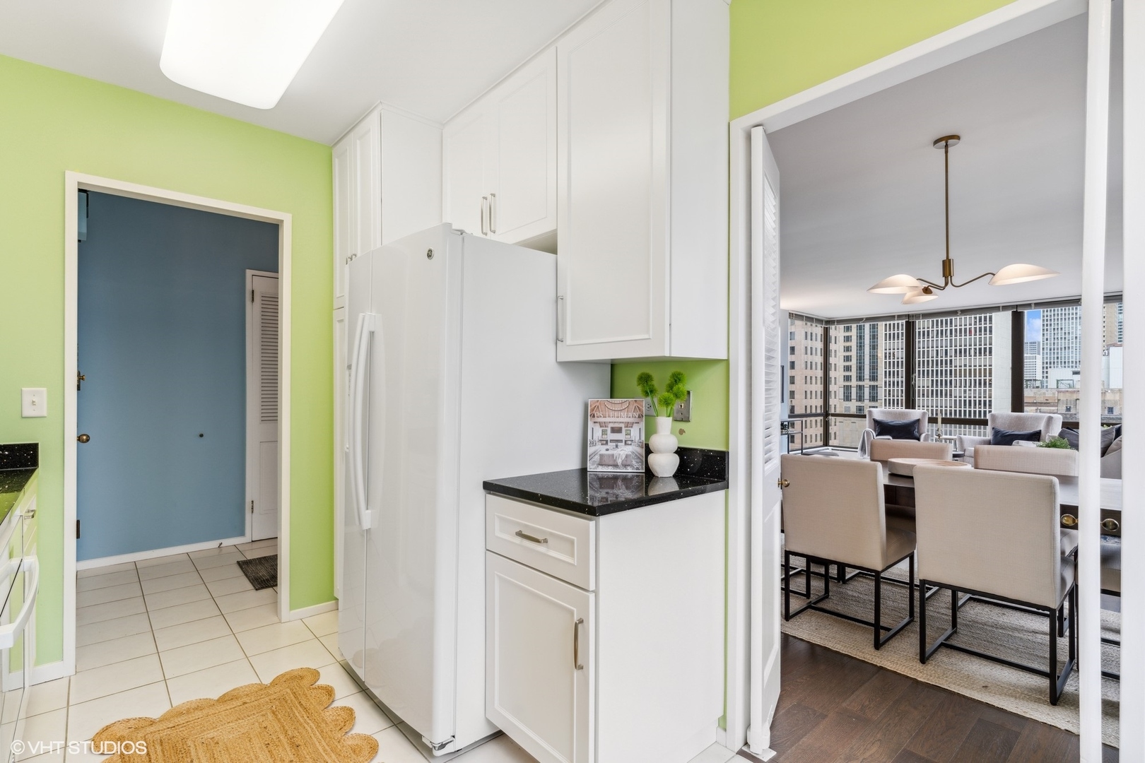 100 E Bellevue Place Unit: 18D