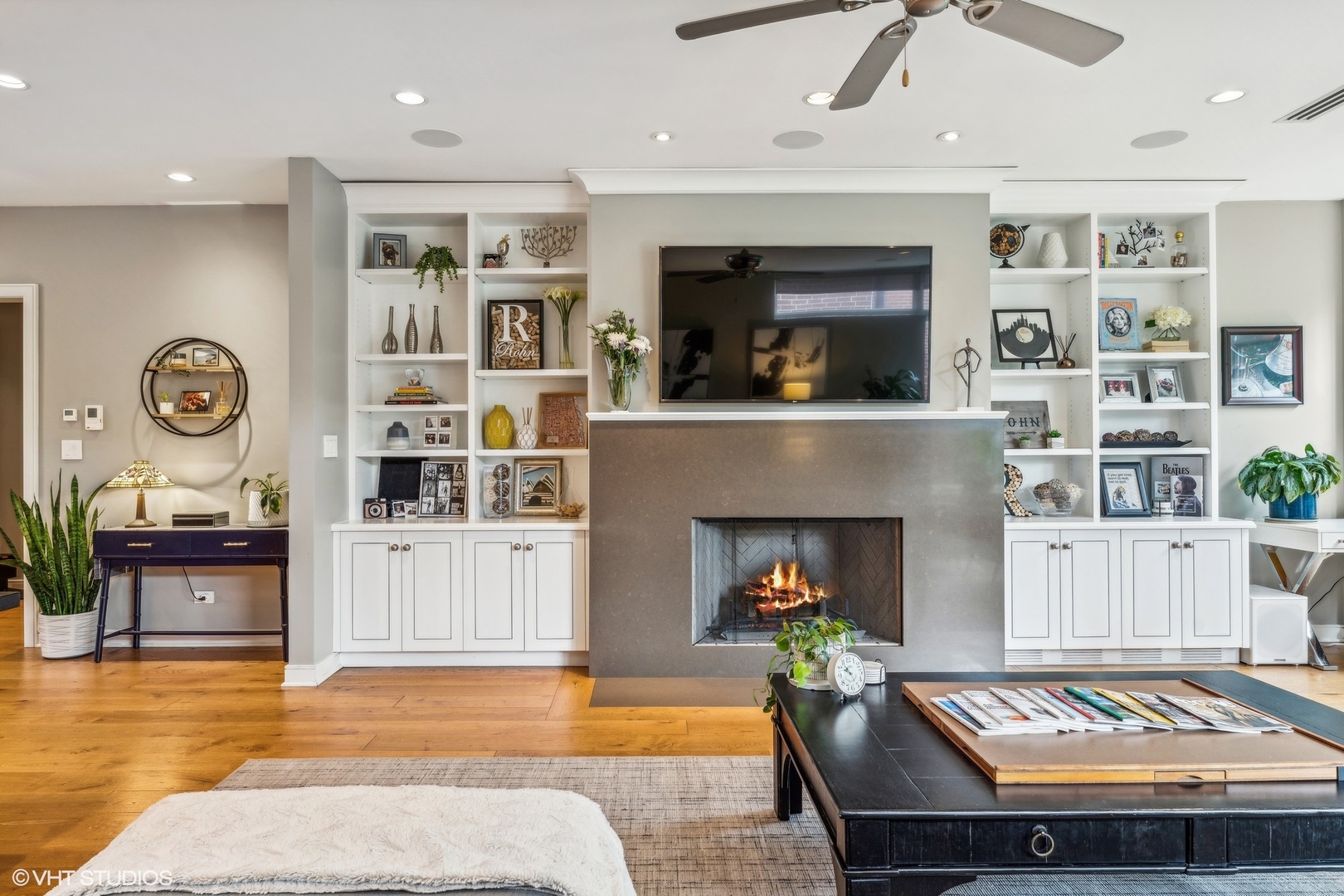 2636 N Lakewood Avenue Unit: 2