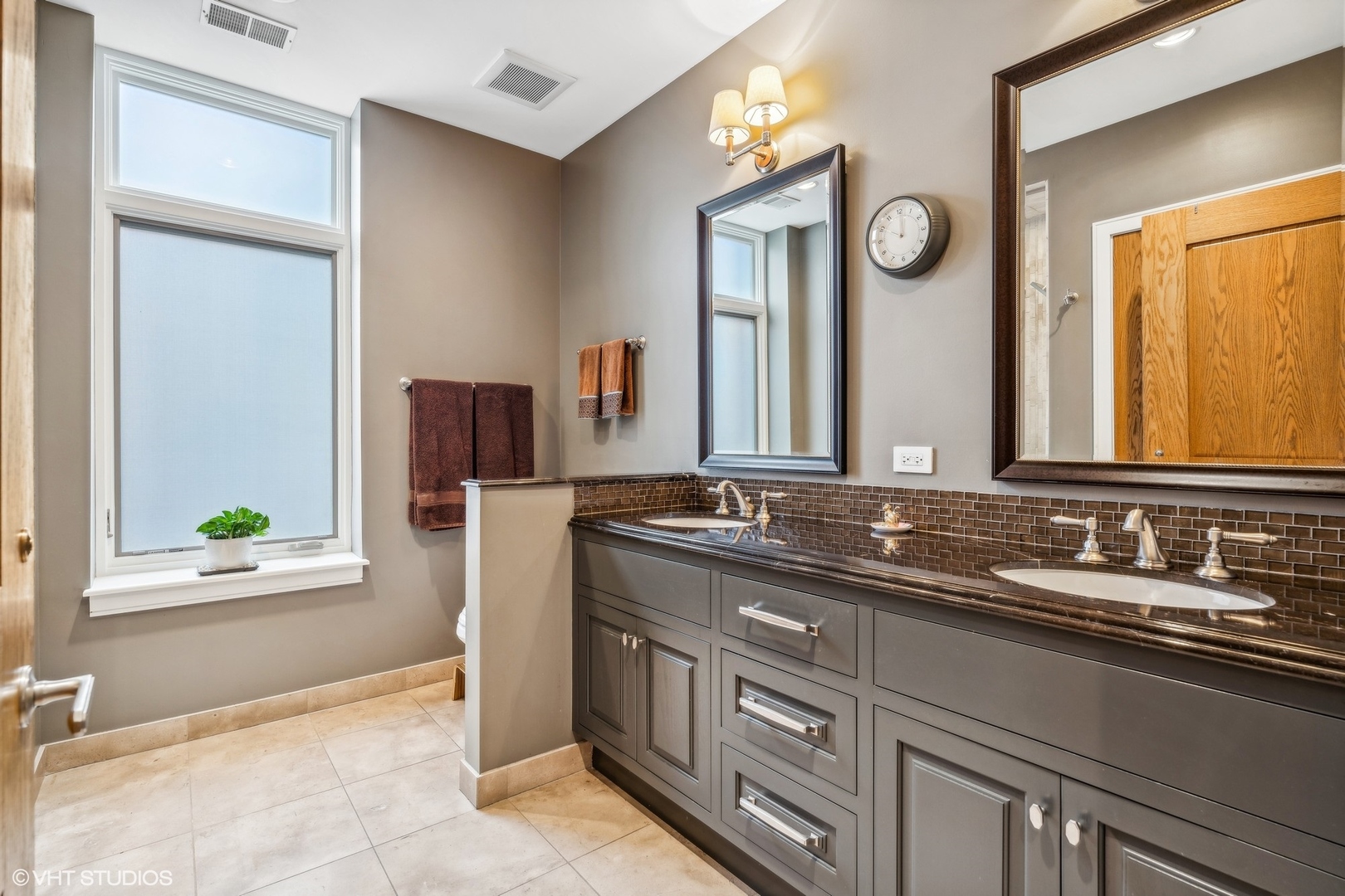 2636 N Lakewood Avenue Unit: 2