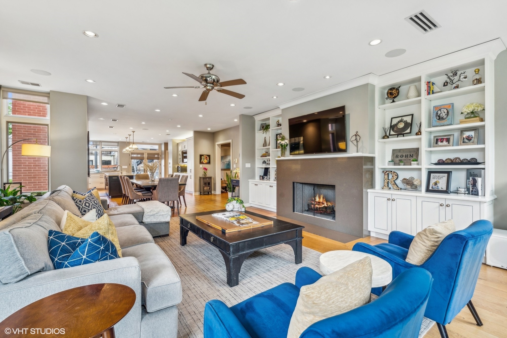 2636 N Lakewood Avenue Unit: 2