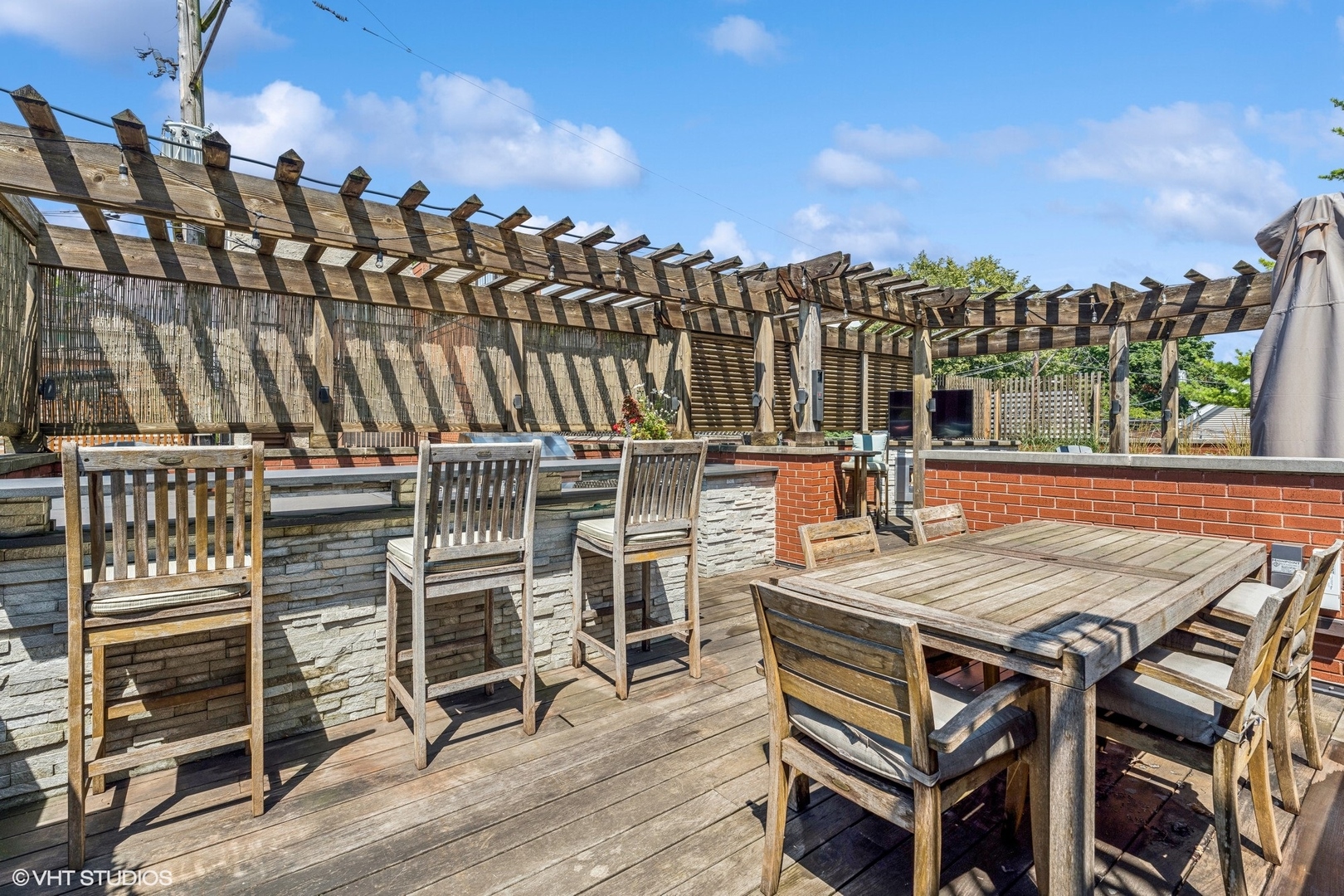 2636 N Lakewood Avenue Unit: 2