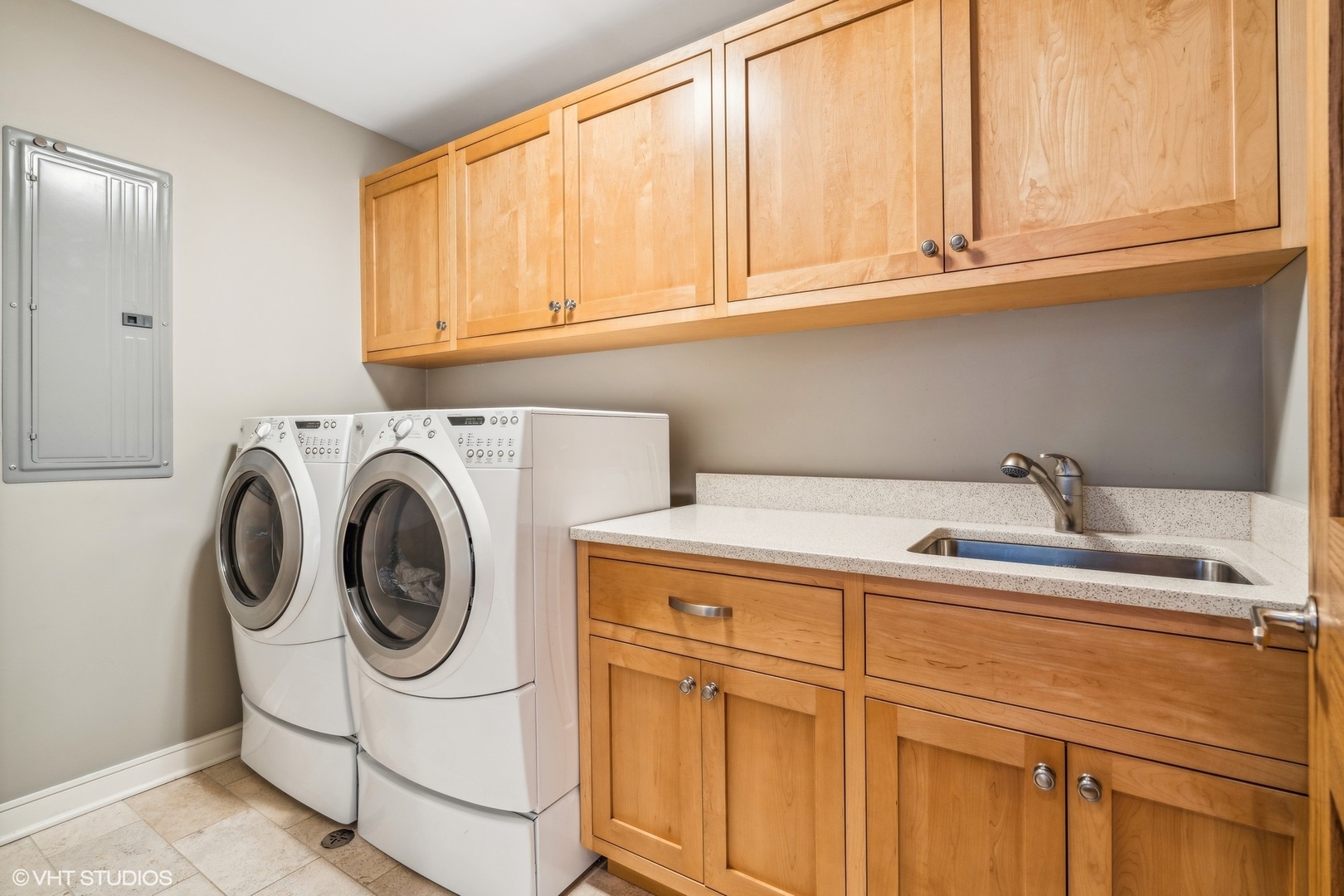 2636 N Lakewood Avenue Unit: 2