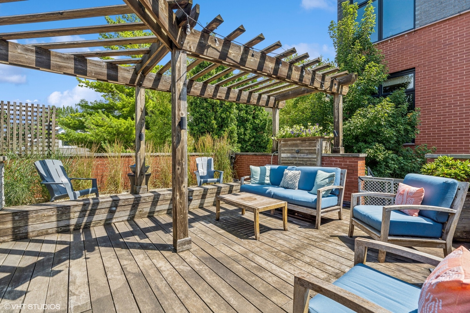 2636 N Lakewood Avenue Unit: 2