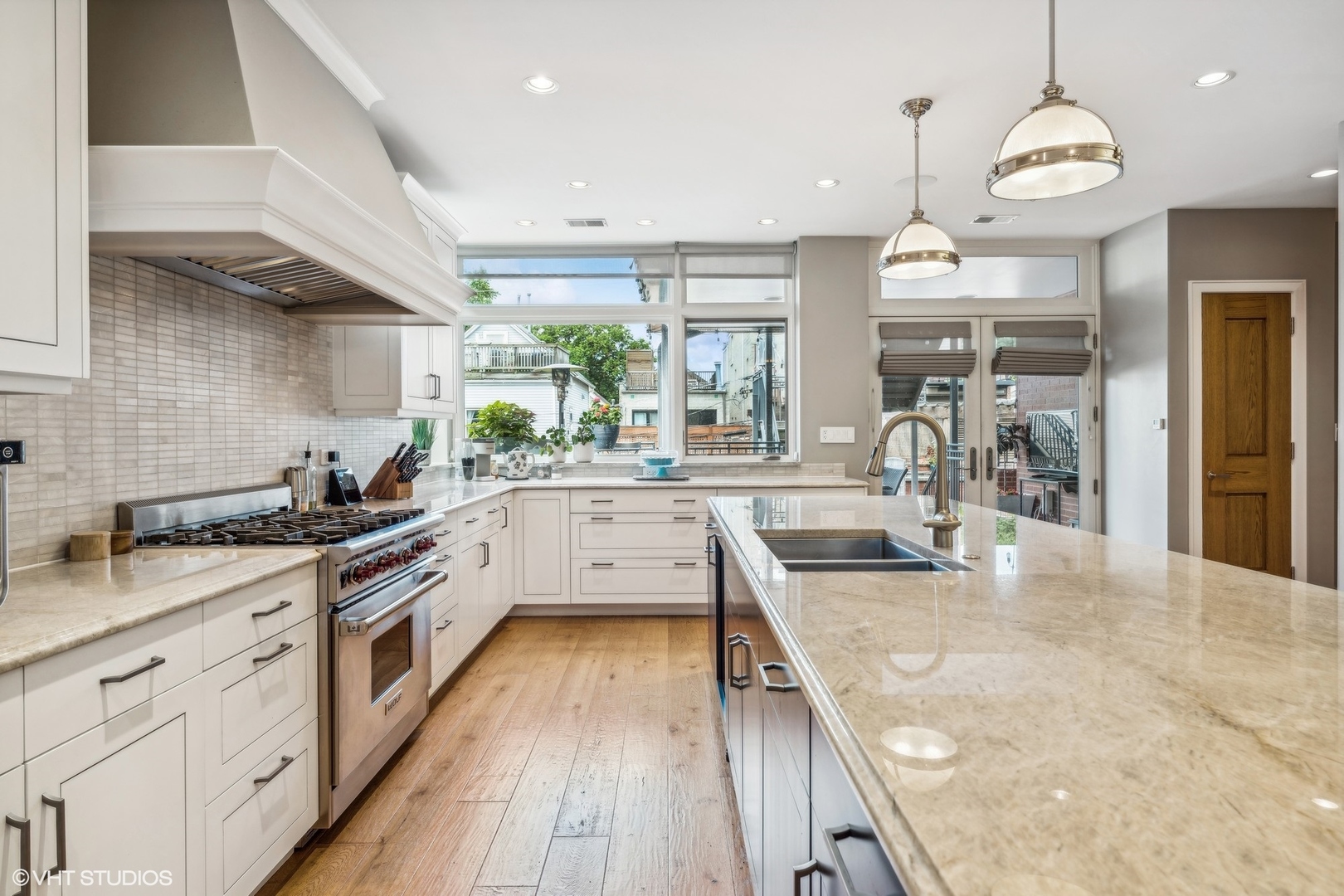 2636 N Lakewood Avenue Unit: 2