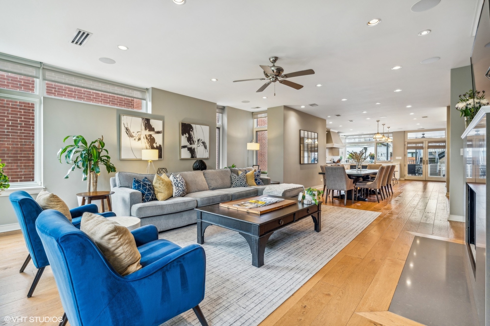 2636 N Lakewood Avenue Unit: 2