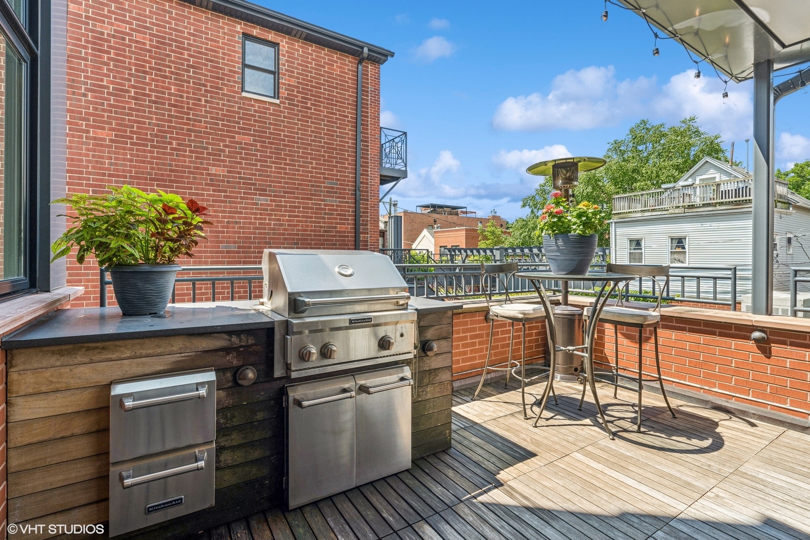 2636 N Lakewood Avenue Unit: 2