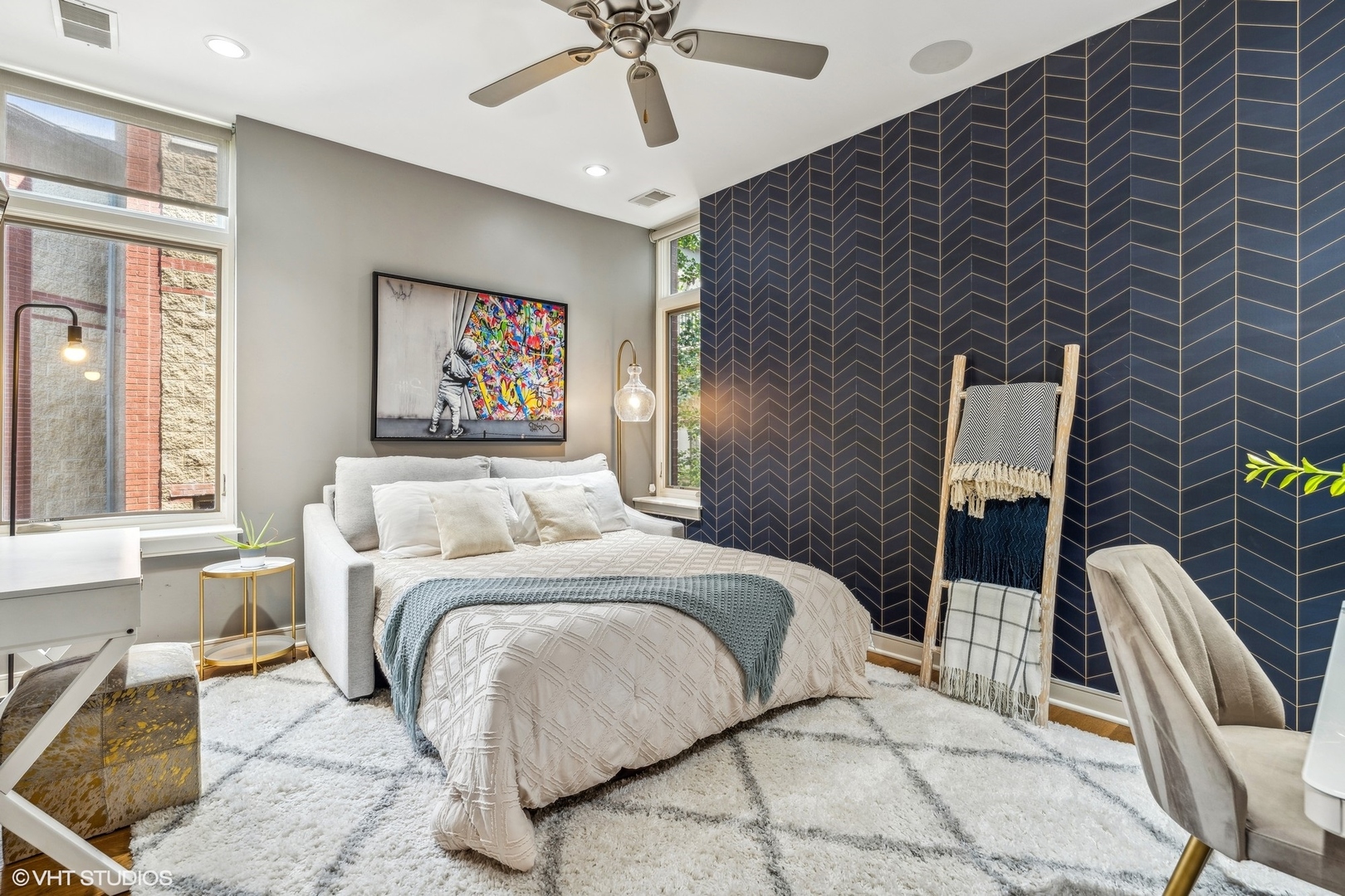 2636 N Lakewood Avenue Unit: 2