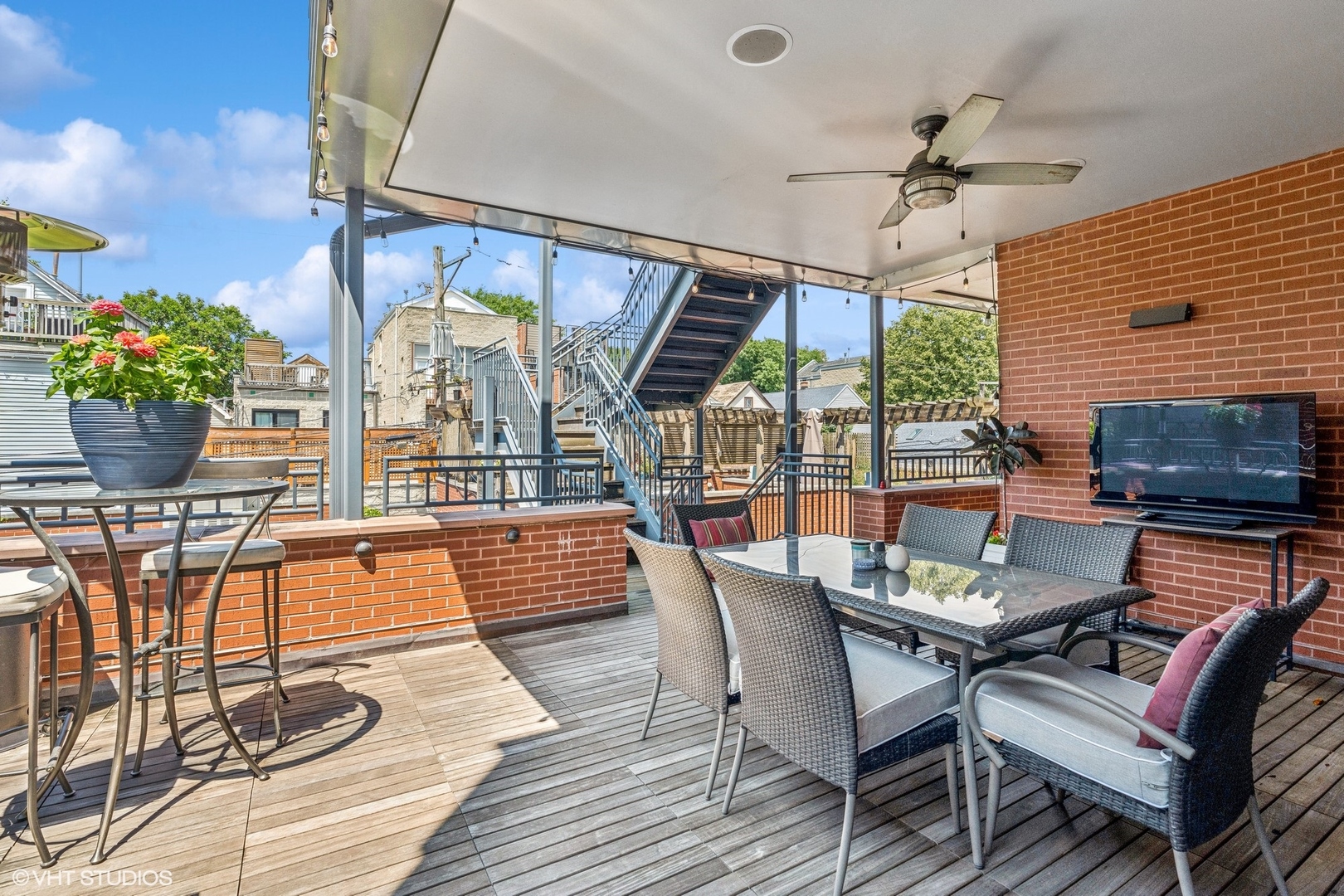 2636 N Lakewood Avenue Unit: 2