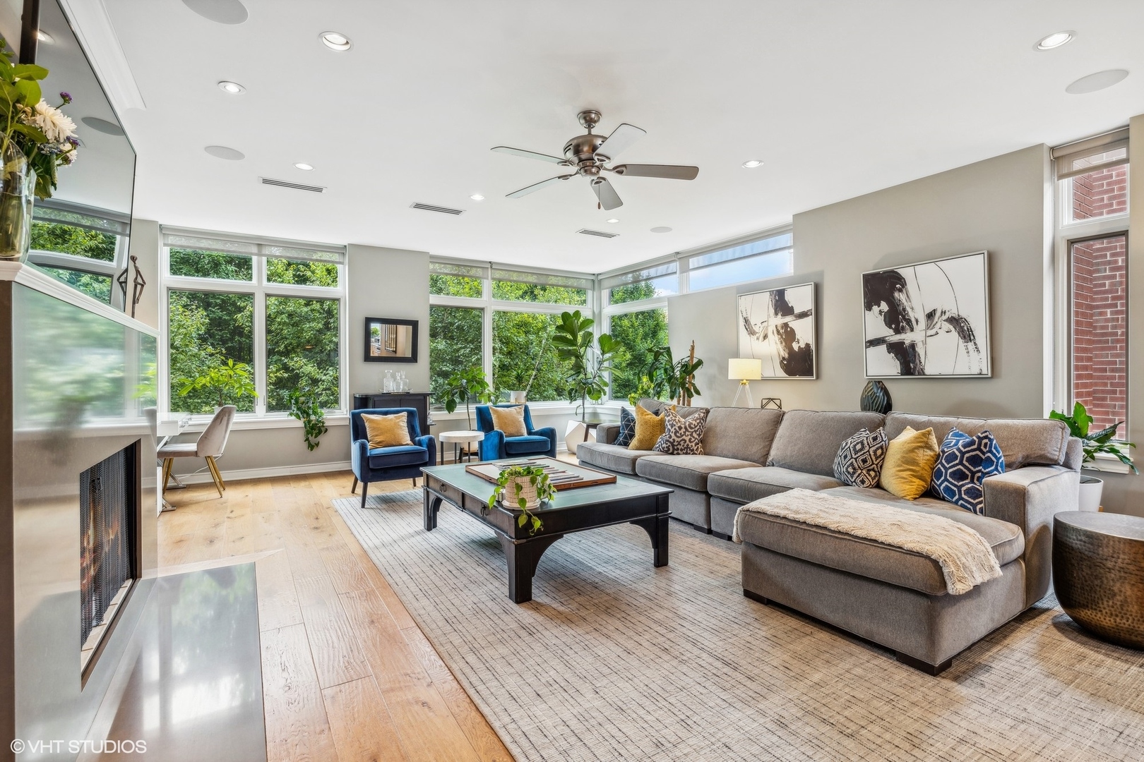 2636 N Lakewood Avenue Unit: 2