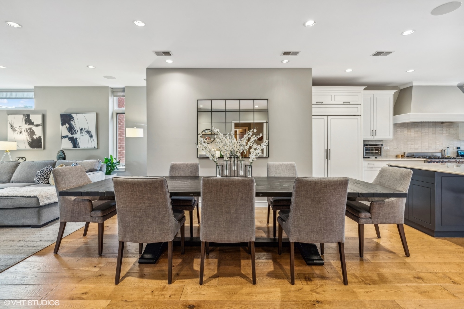 2636 N Lakewood Avenue Unit: 2