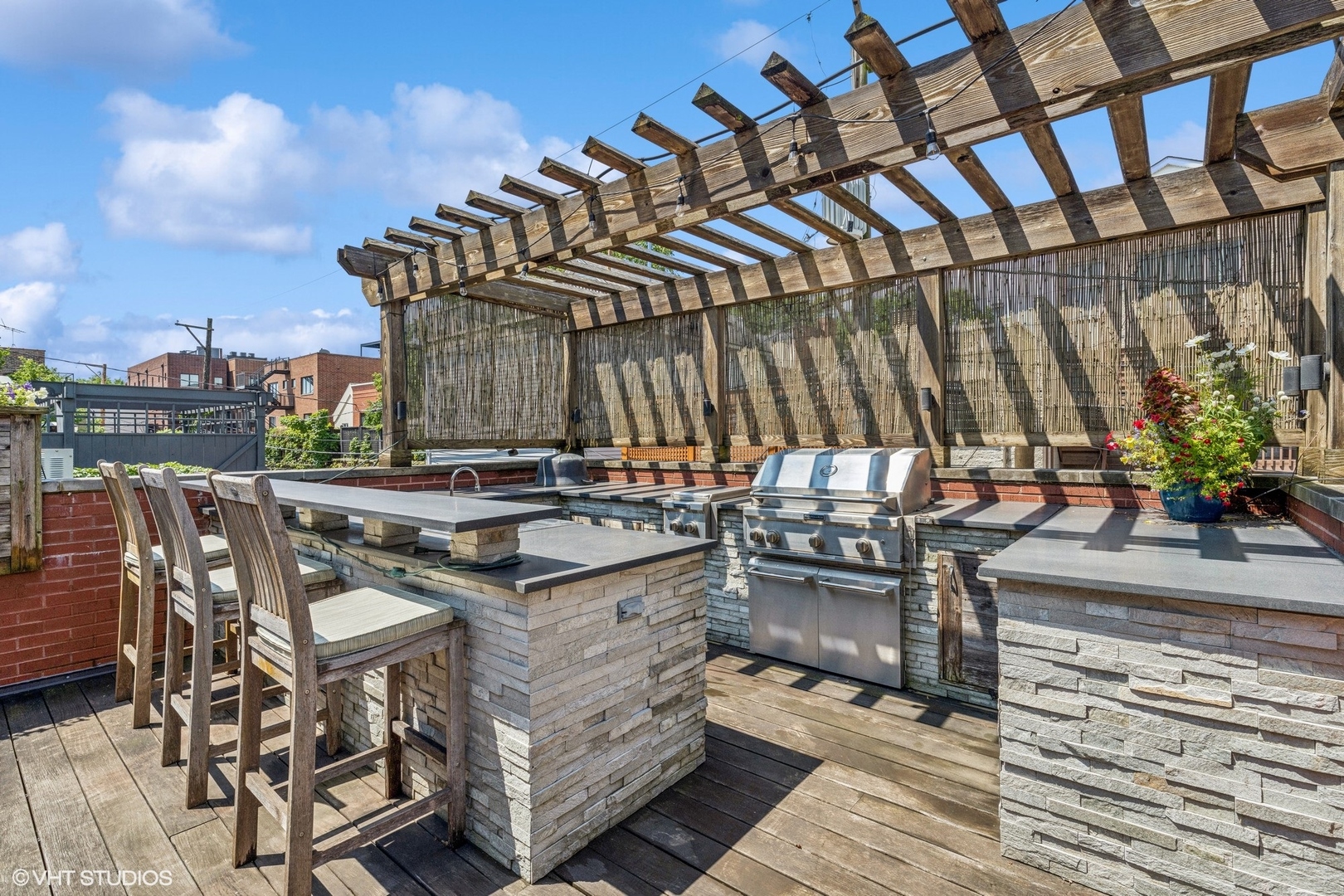 2636 N Lakewood Avenue Unit: 2
