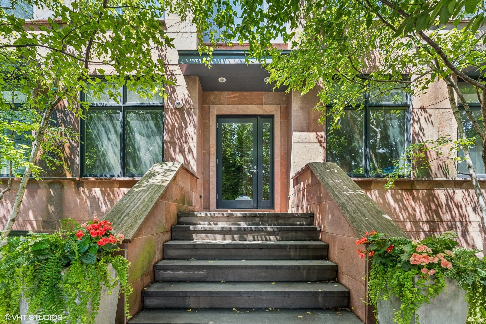 2636 N Lakewood Avenue Unit: 2