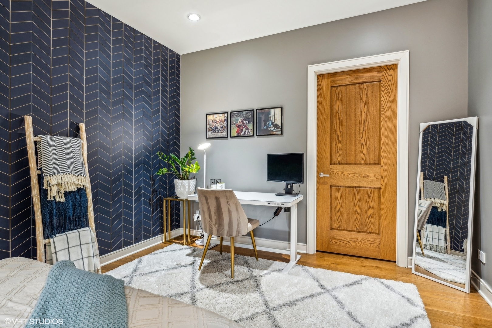 2636 N Lakewood Avenue Unit: 2