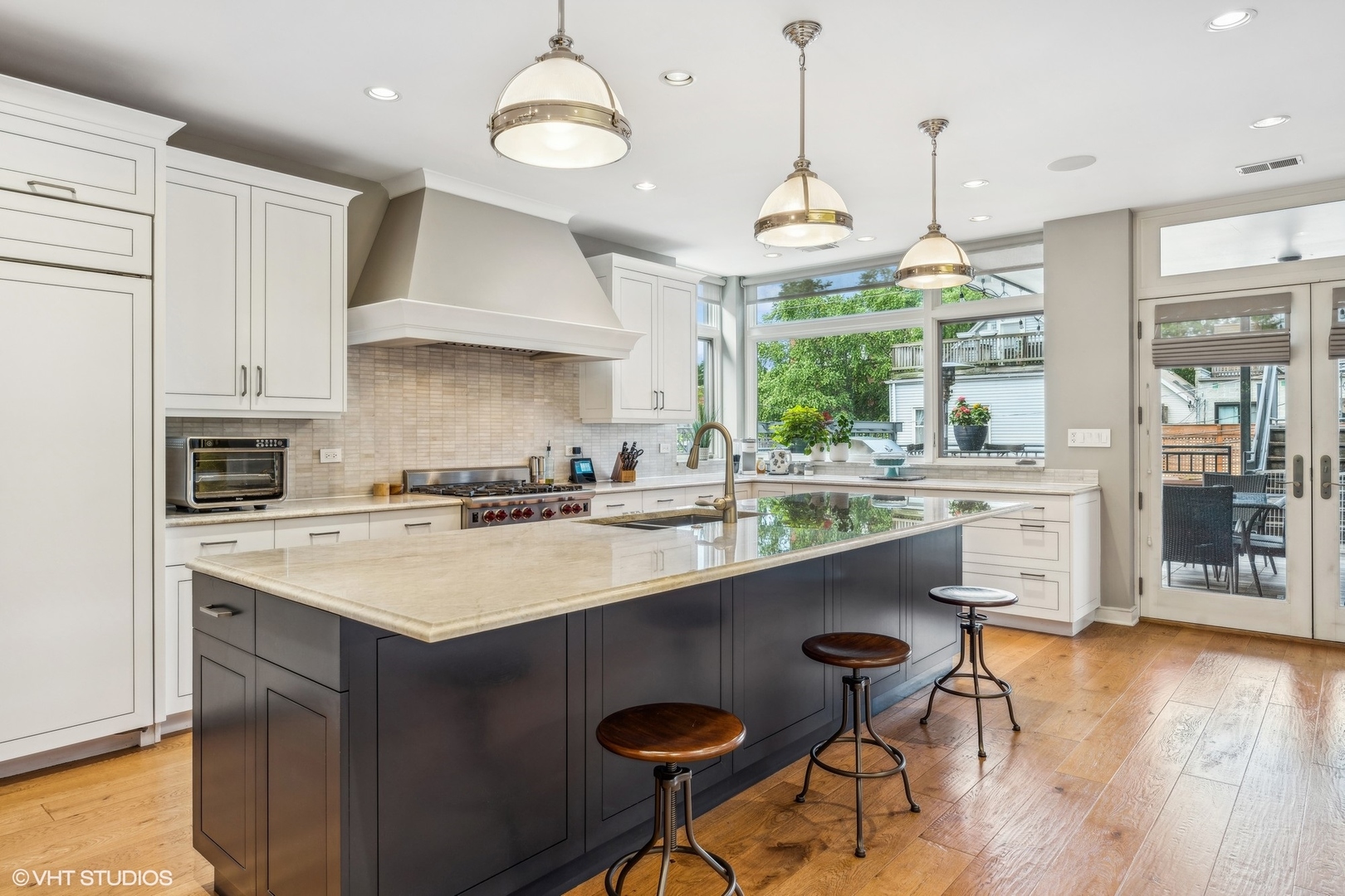 2636 N Lakewood Avenue Unit: 2