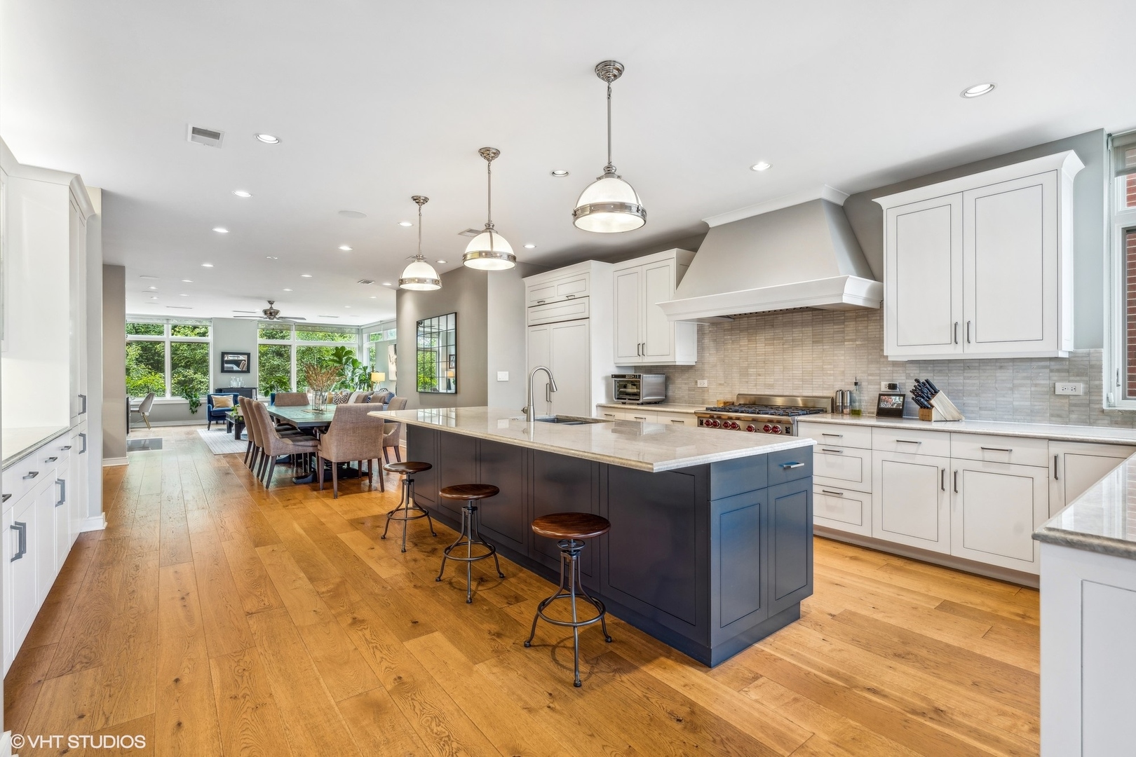 2636 N Lakewood Avenue Unit: 2