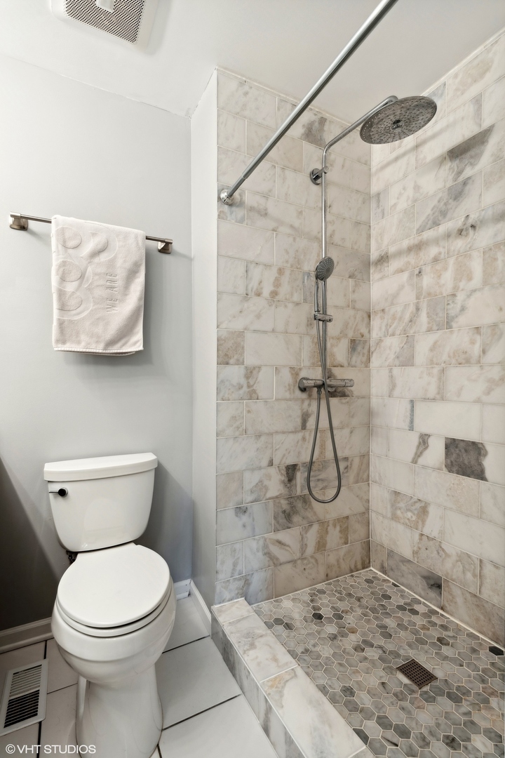 1248 W Fletcher Street Unit: A
