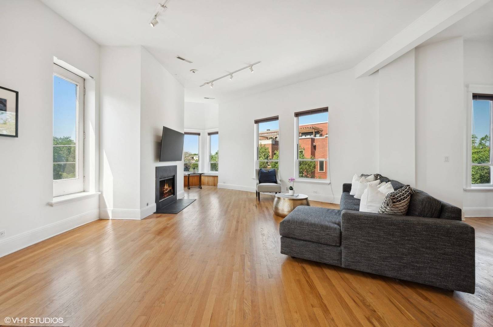 1313 N WOOD Street Unit: 3