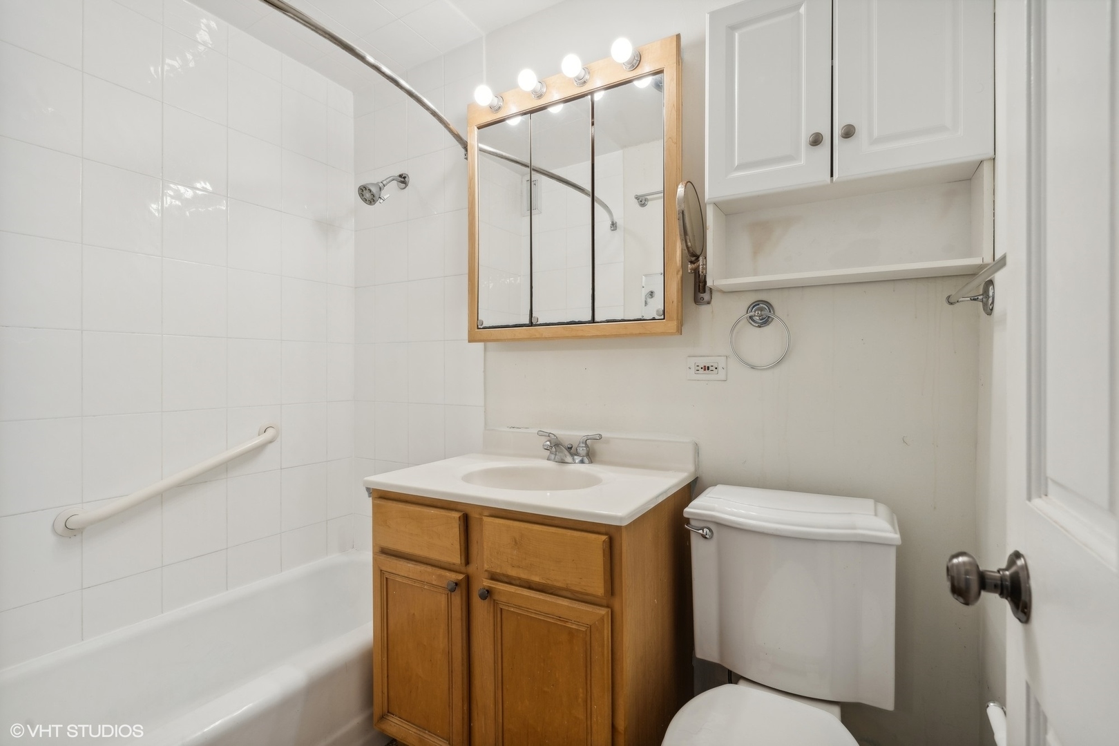 400 E RANDOLPH Street Unit: 2525