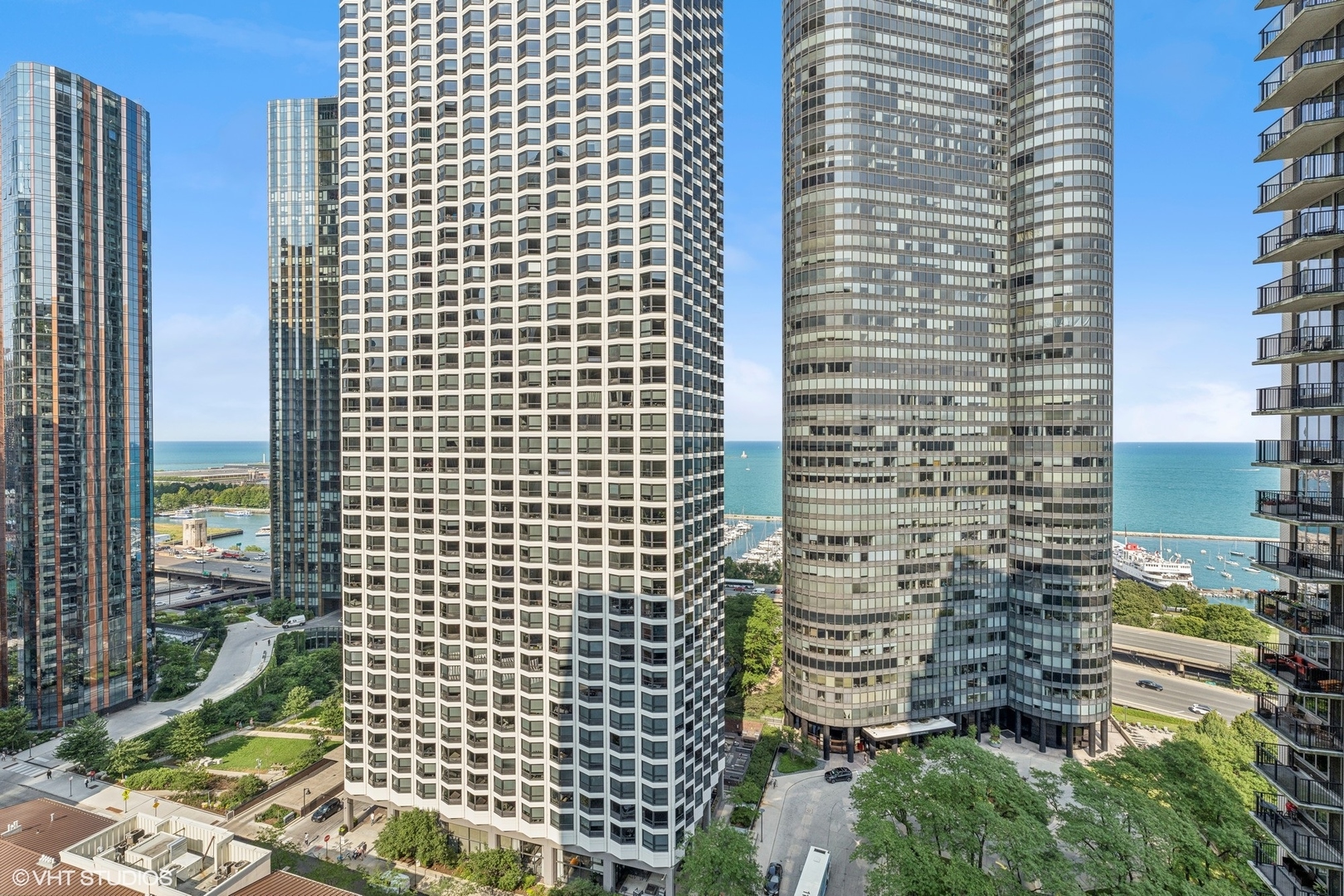 400 E RANDOLPH Street Unit: 2525