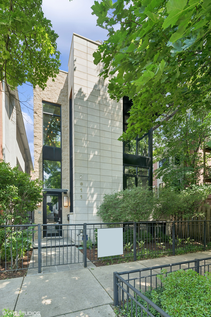2611 N Magnolia Avenue